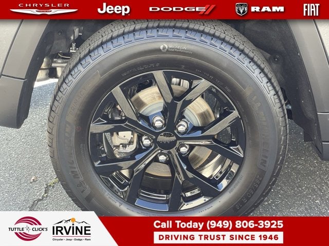 2026 Jeep Grand Cherokee Laredo Altitude