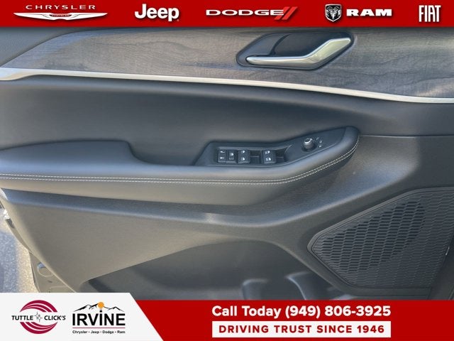2026 Jeep Grand Cherokee Laredo Altitude
