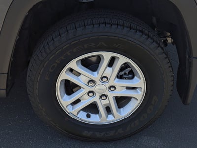 2025 Jeep Grand Cherokee Laredo 4x2