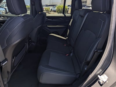 2025 Jeep Grand Cherokee Laredo 4x2