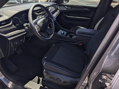 2025 Jeep Grand Cherokee Laredo 4x2