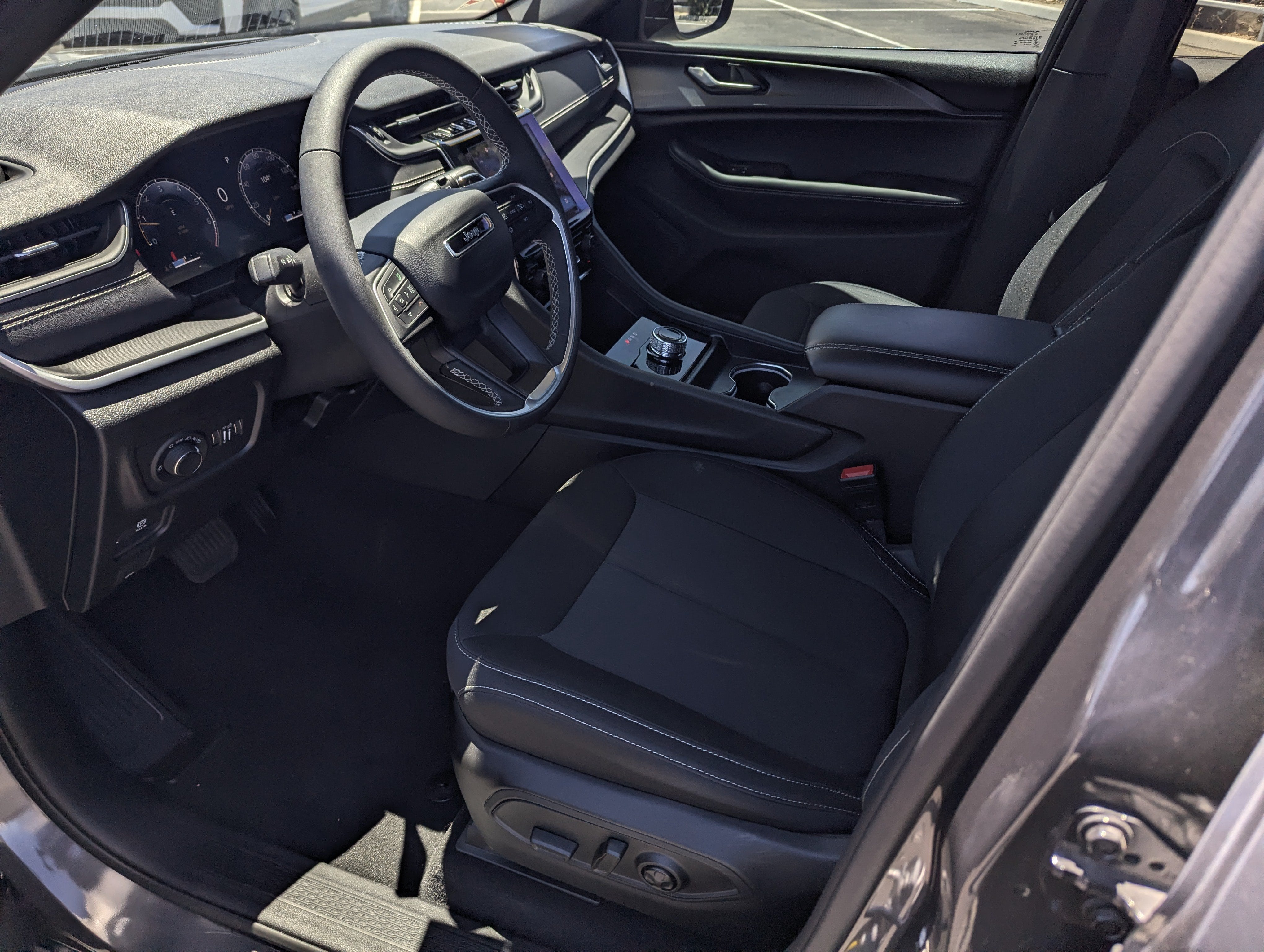 2025 Jeep Grand Cherokee Laredo 4x2