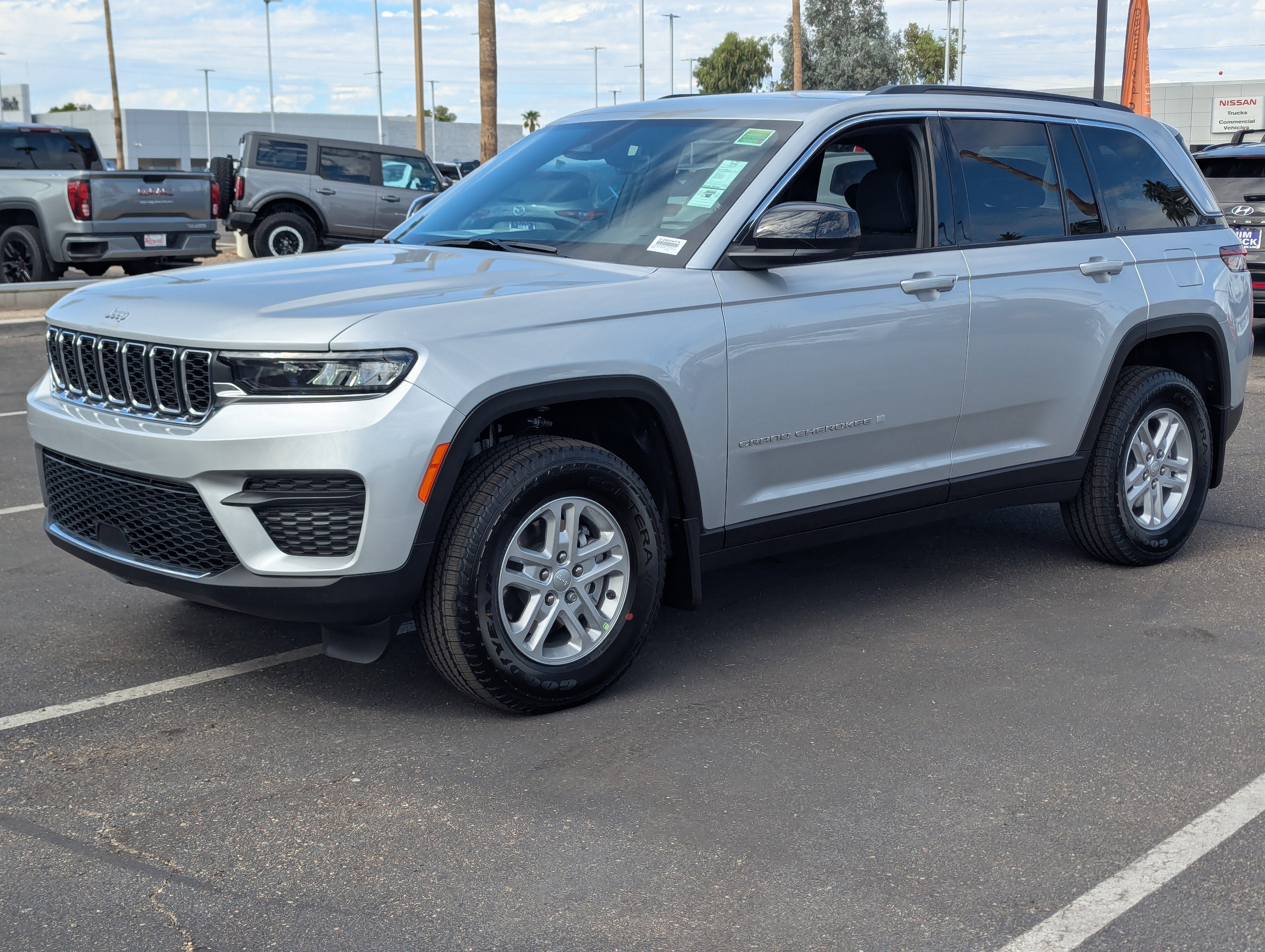 2025 Jeep Grand Cherokee Laredo