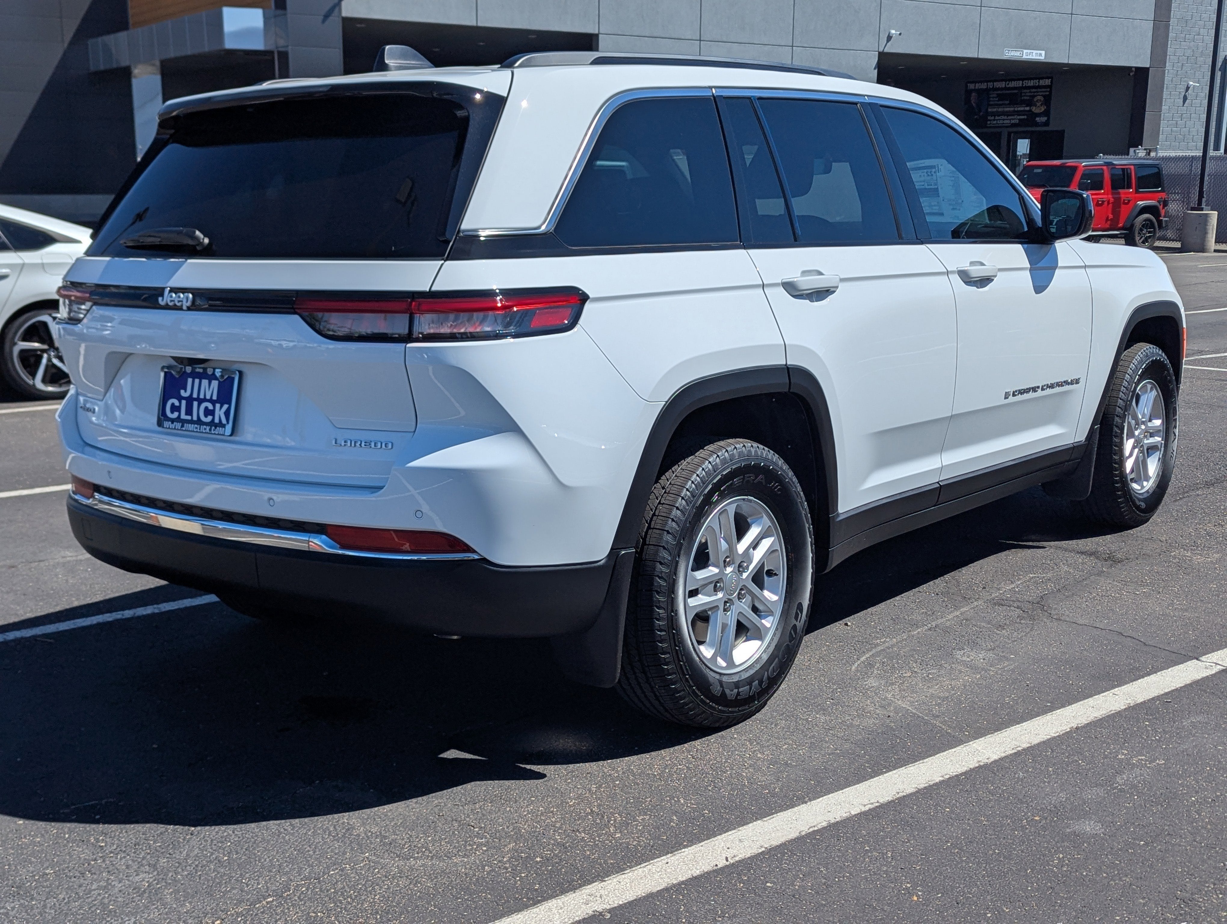2025 Jeep Grand Cherokee Laredo