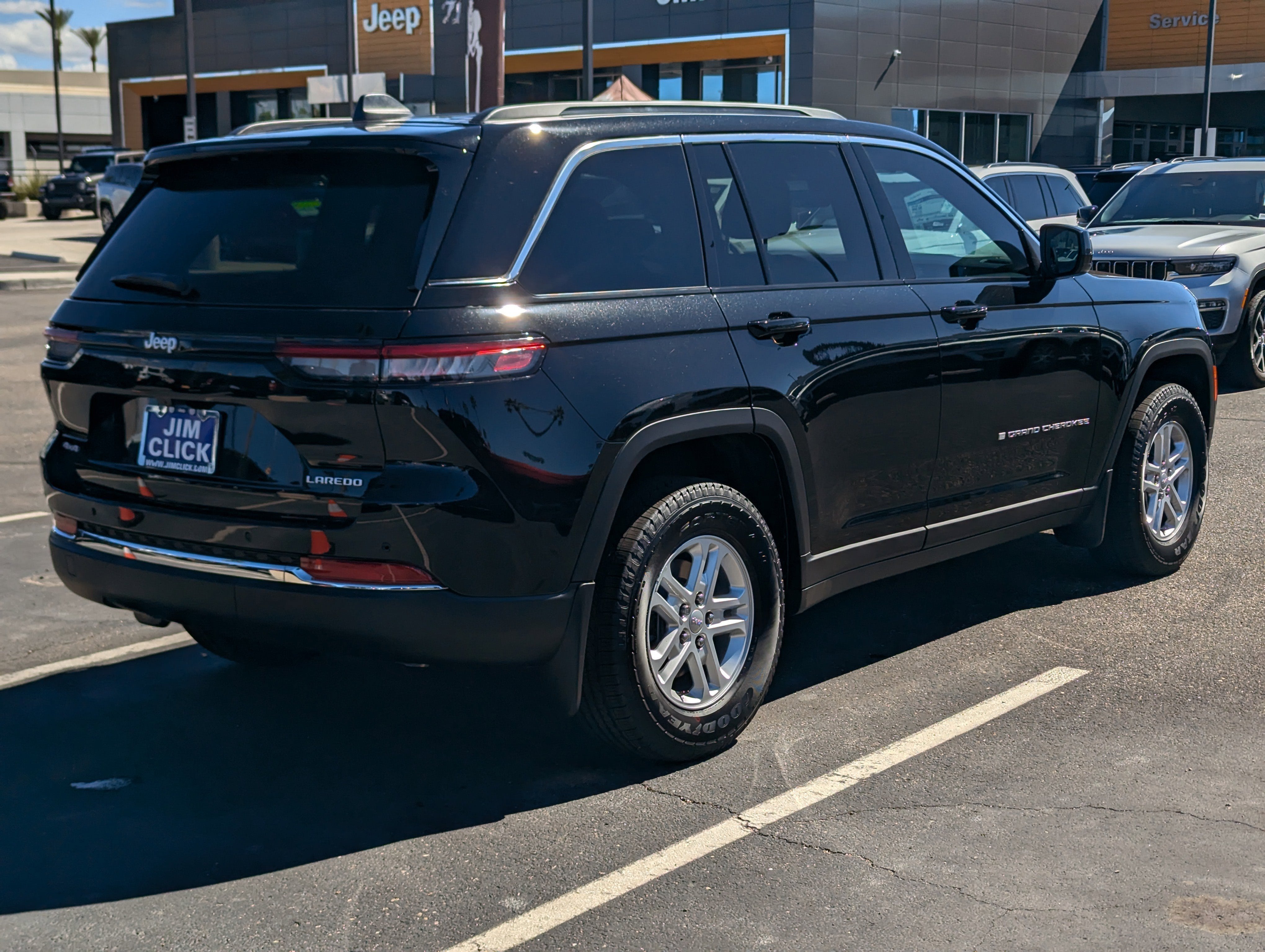 2025 Jeep Grand Cherokee Laredo