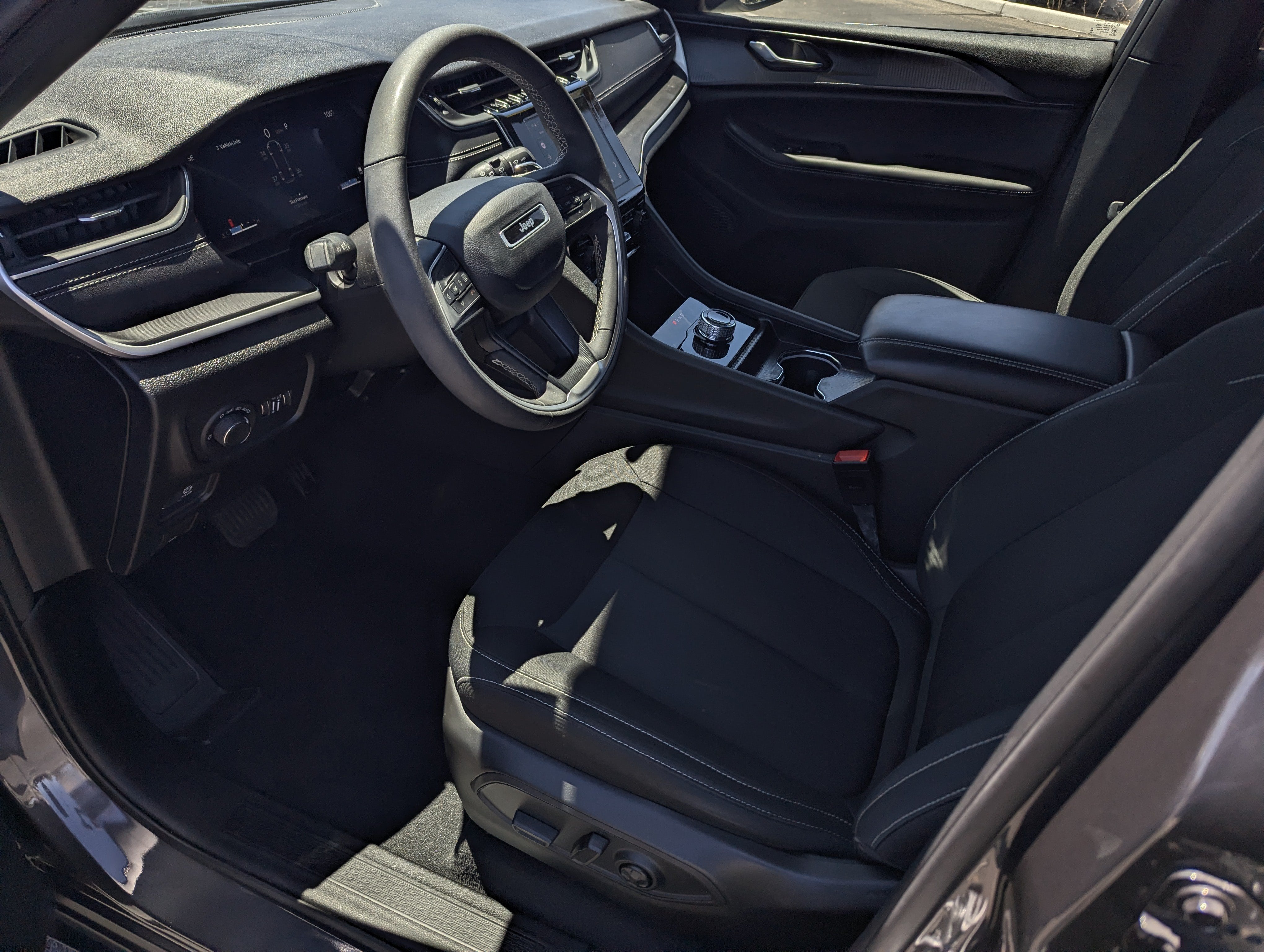 2025 Jeep Grand Cherokee L Laredo 4x2