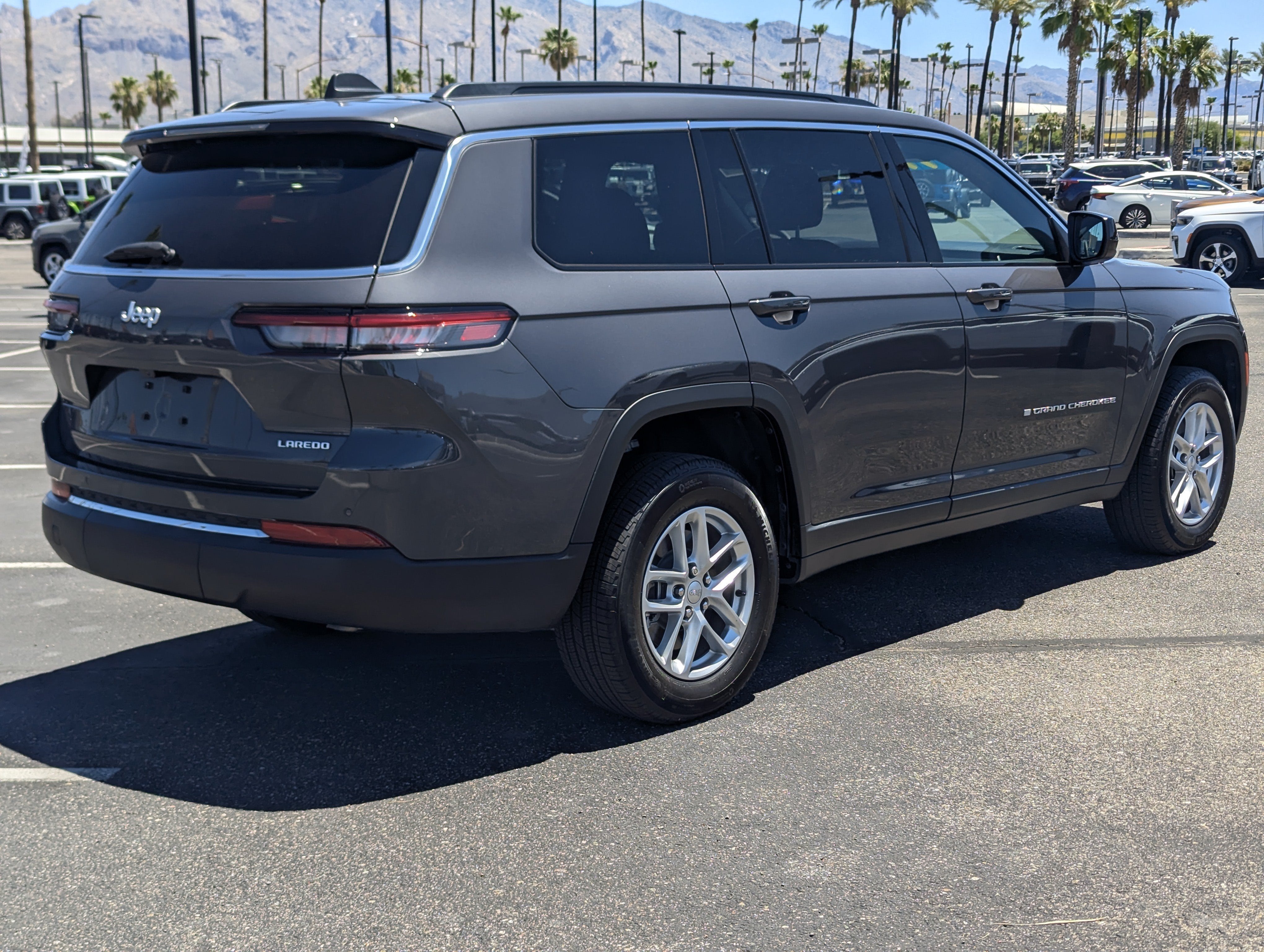 2025 Jeep Grand Cherokee L Laredo 4x2