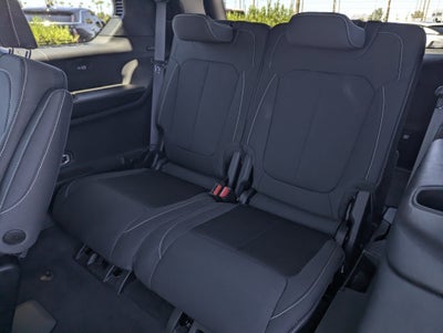2025 Jeep Grand Cherokee L Laredo 4x2