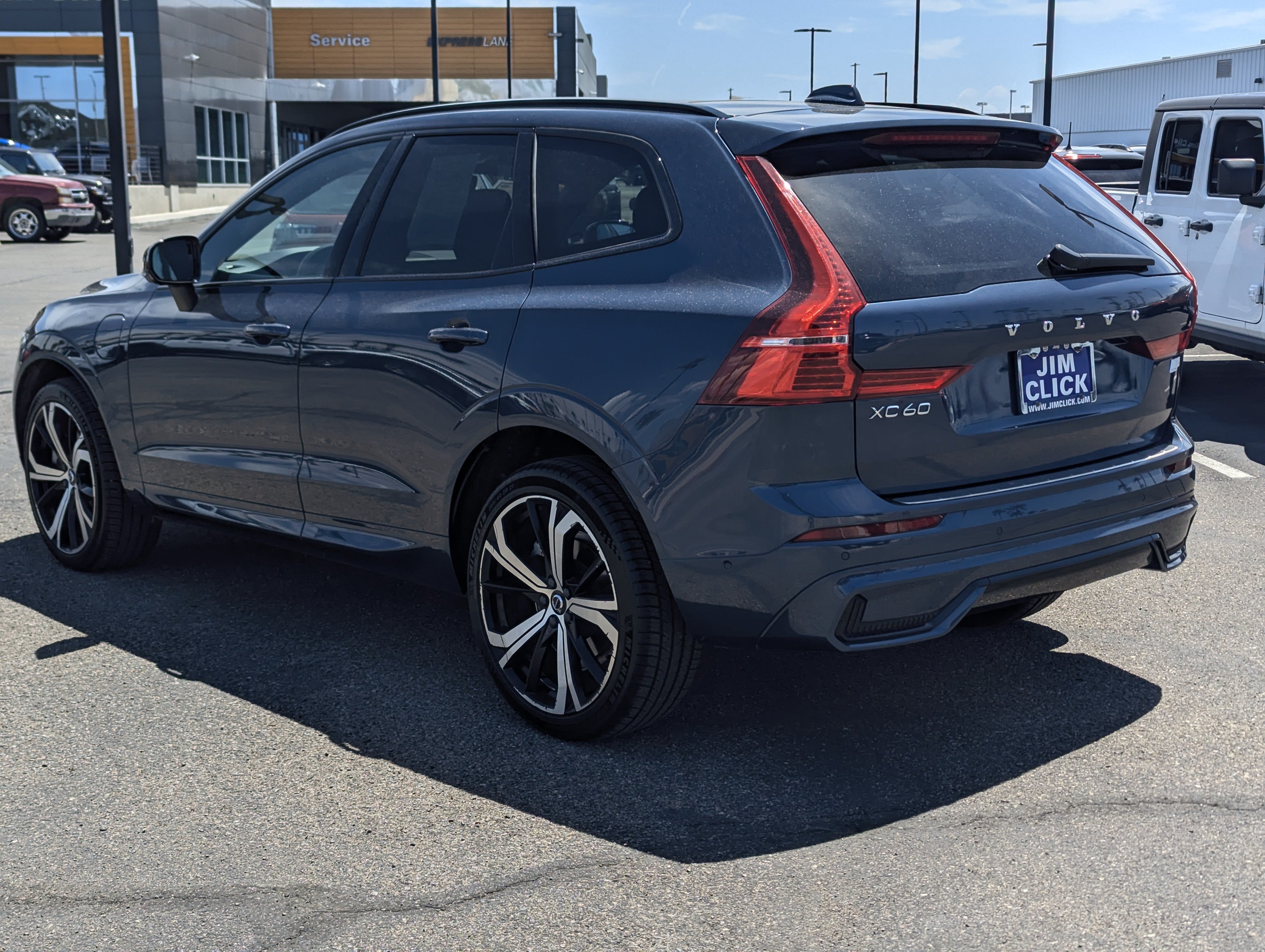 2022 Volvo XC60 Recharge Plug-In Hybrid T8 R-Design