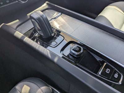 2022 Volvo XC60 Recharge Plug-In Hybrid T8 R-Design