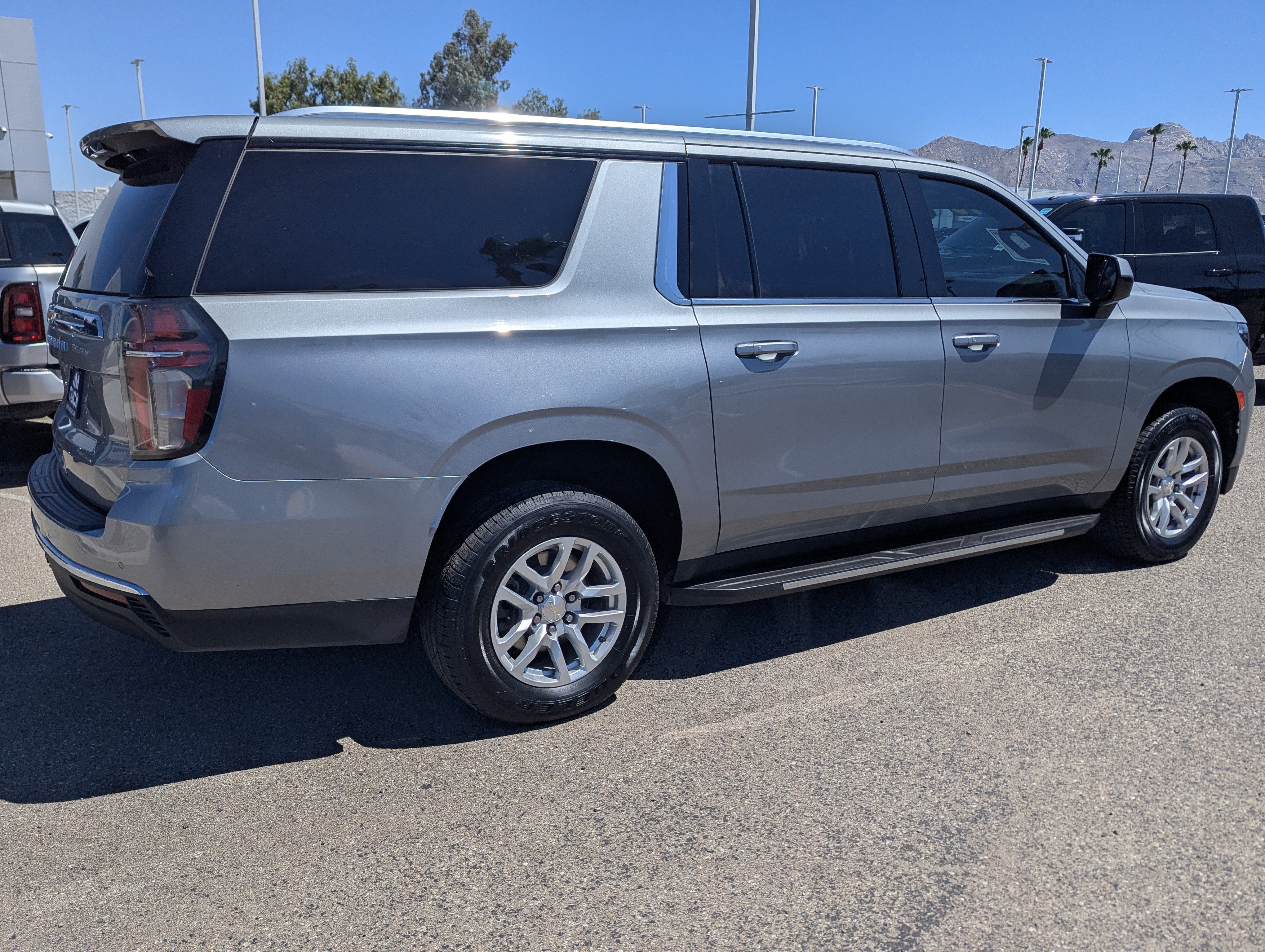 2023 Chevrolet Suburban LS