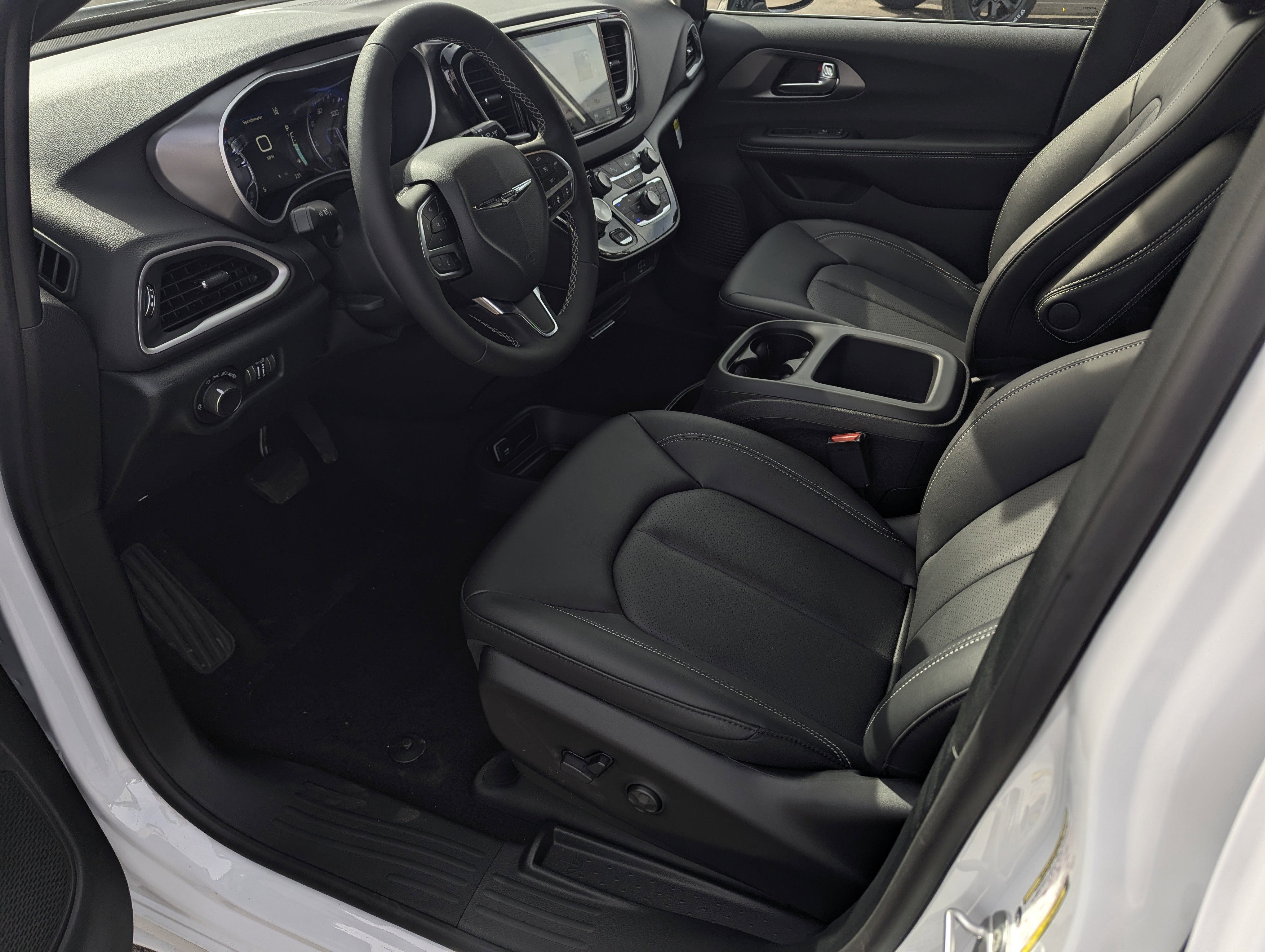 2026 Chrysler Voyager LX