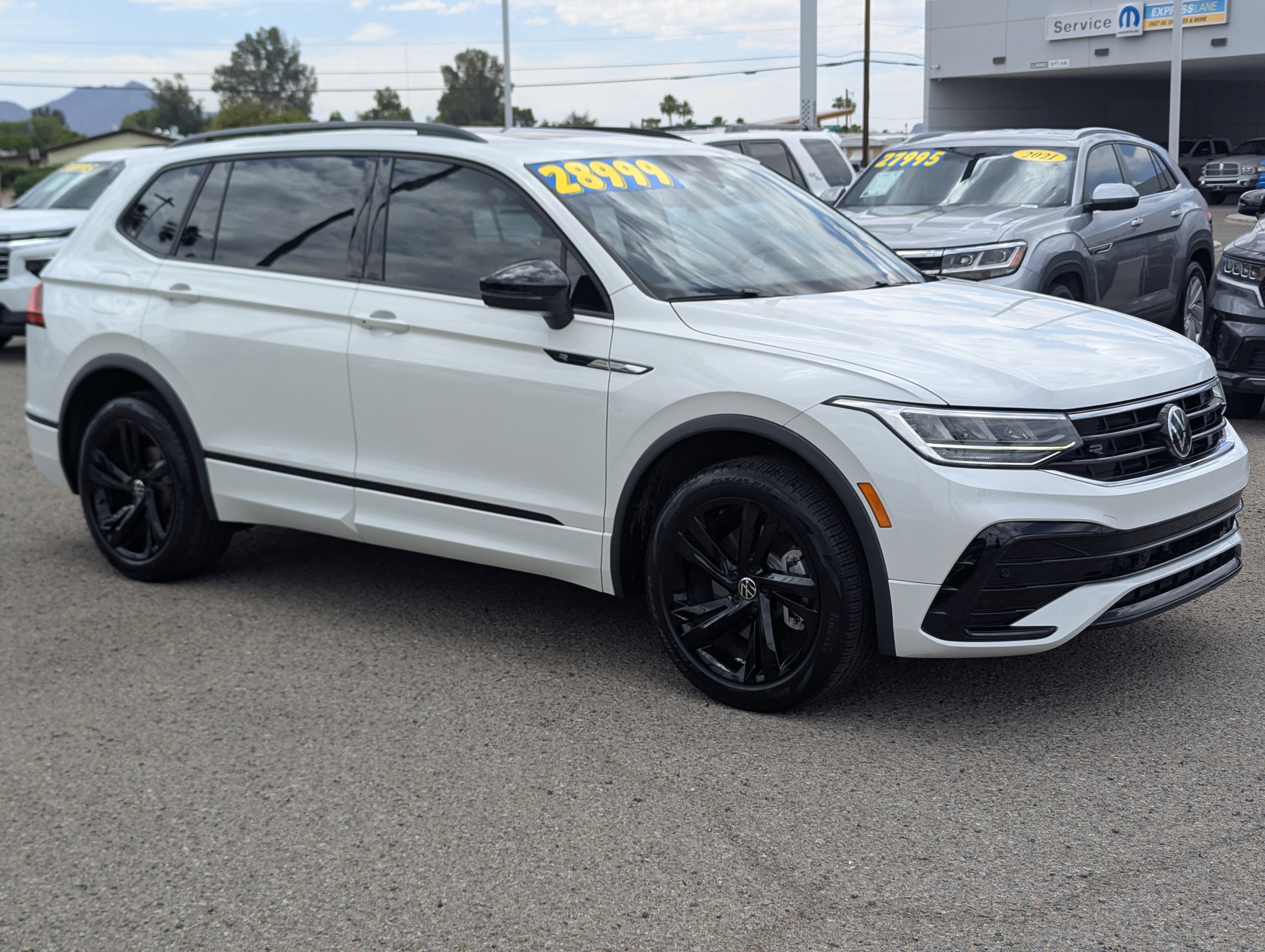 2023 Volkswagen Tiguan SE R-Line Black