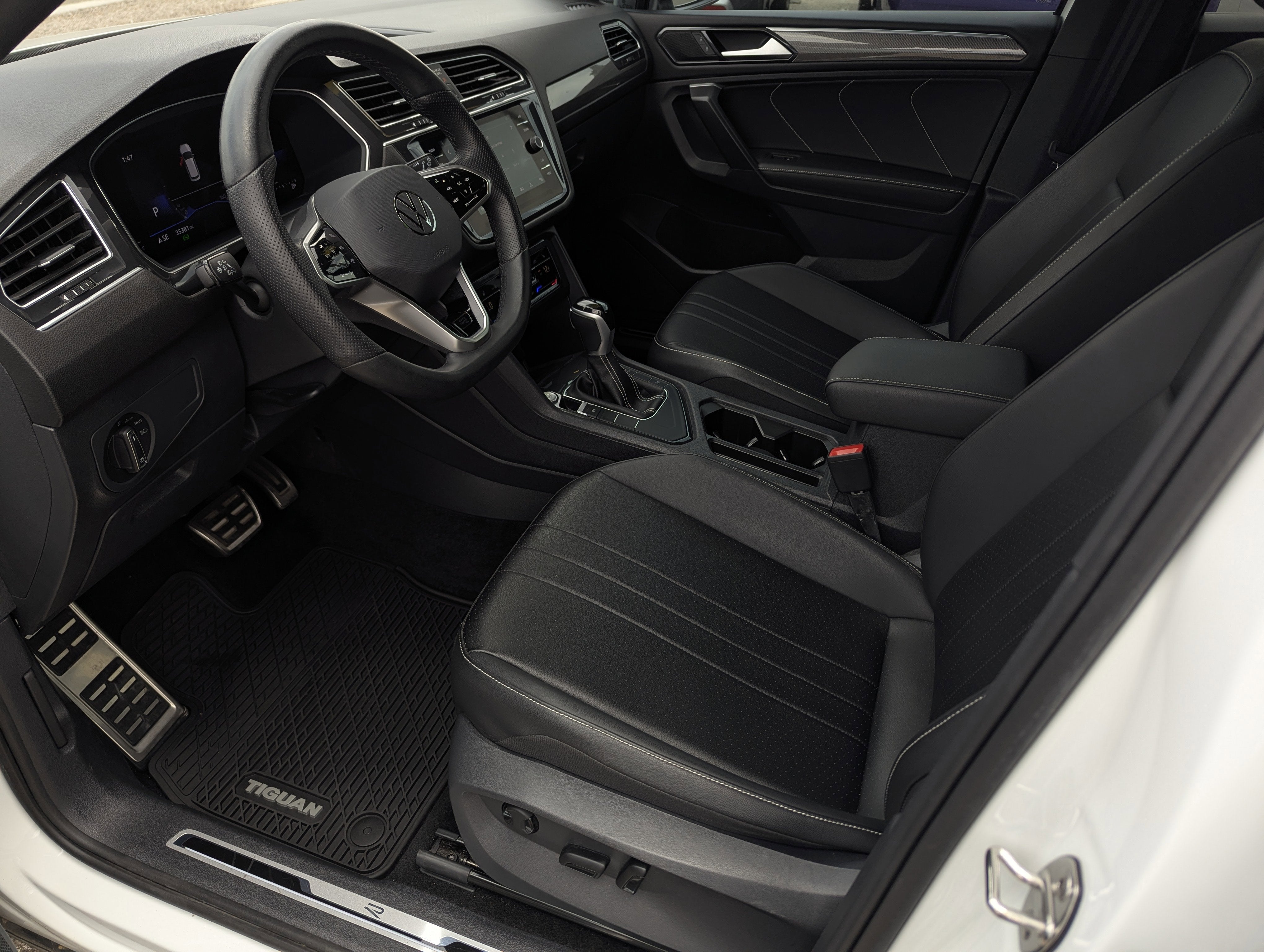 2023 Volkswagen Tiguan SE R-Line Black