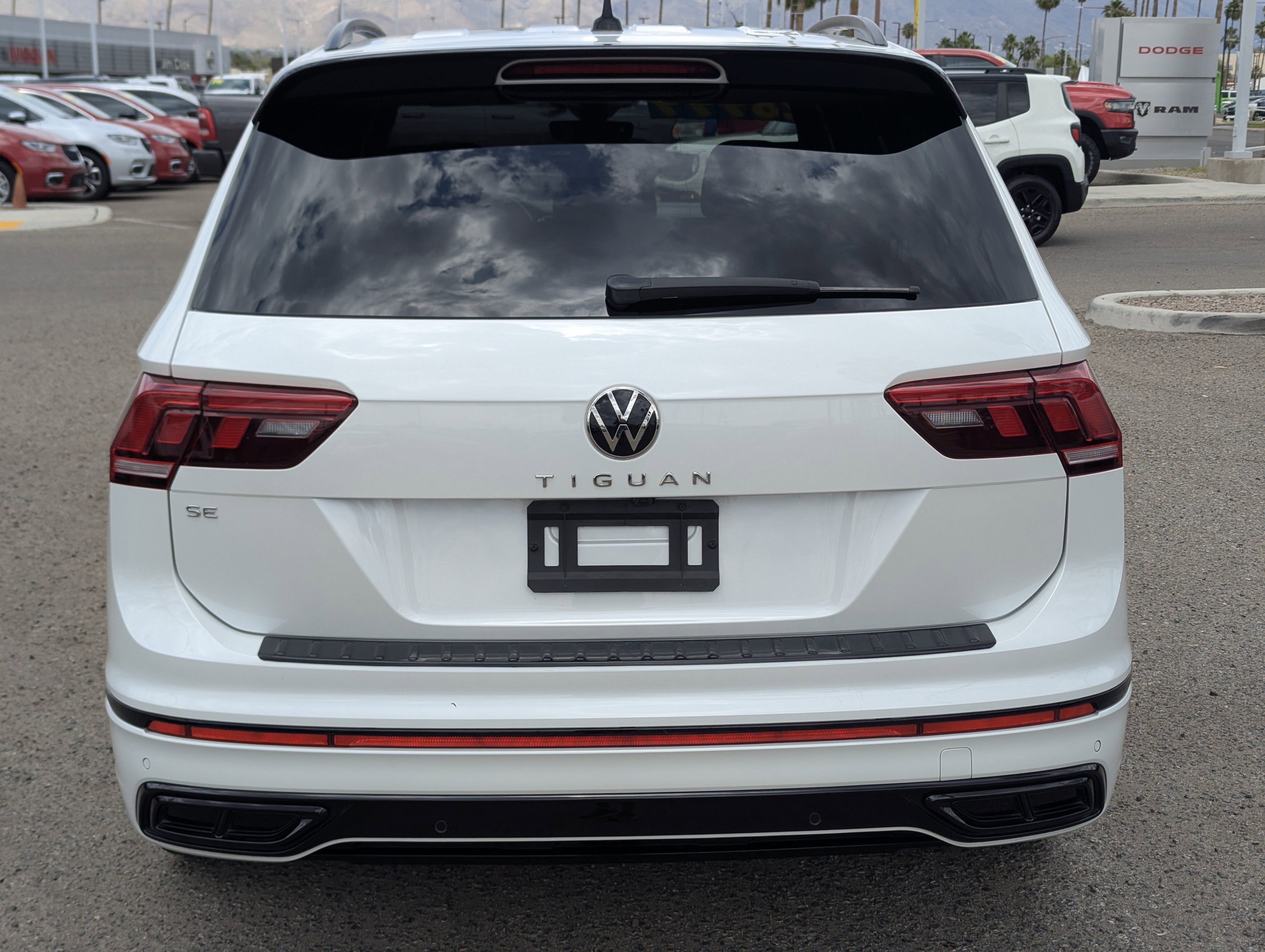 2023 Volkswagen Tiguan SE R-Line Black