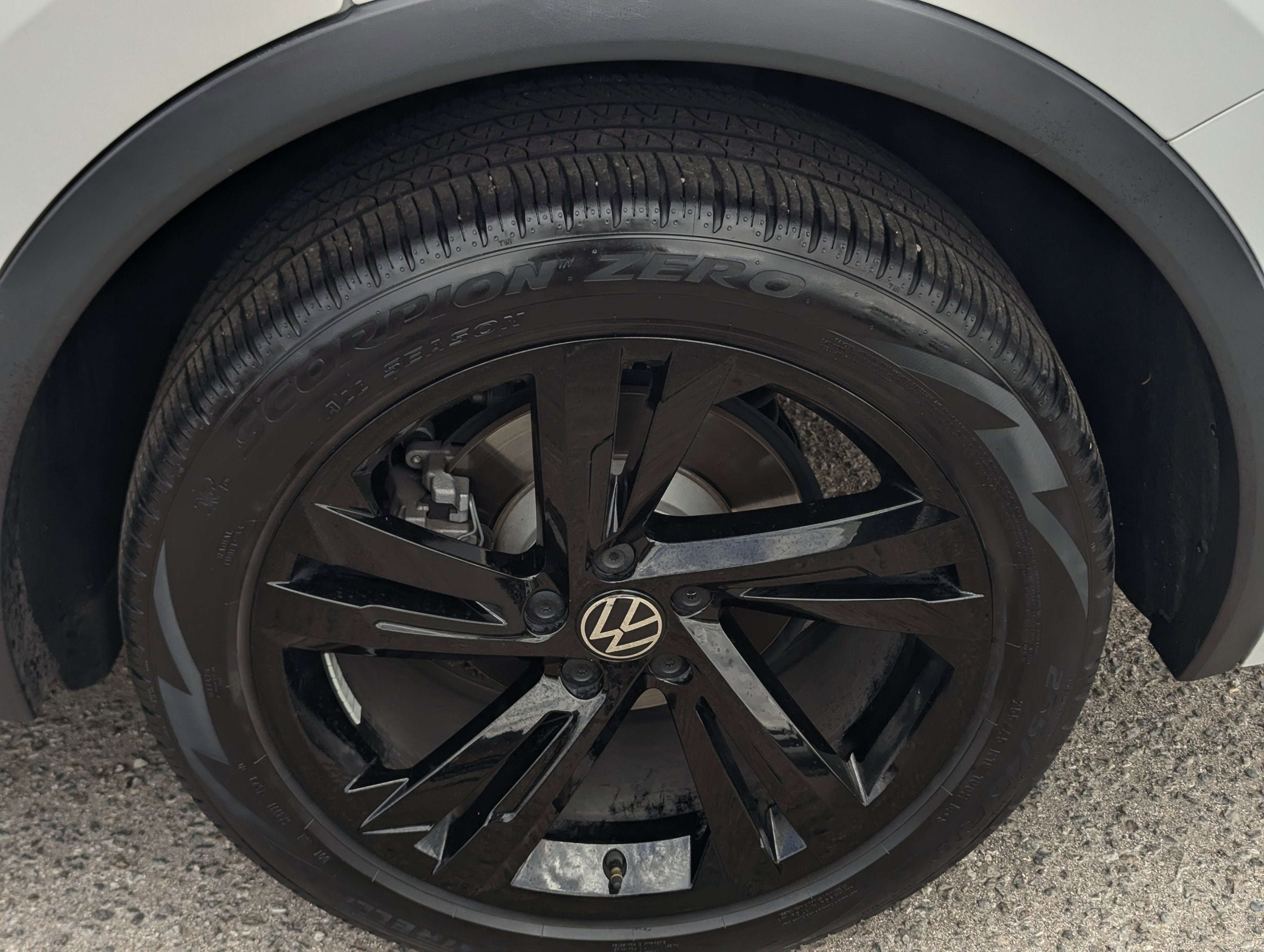2023 Volkswagen Tiguan SE R-Line Black