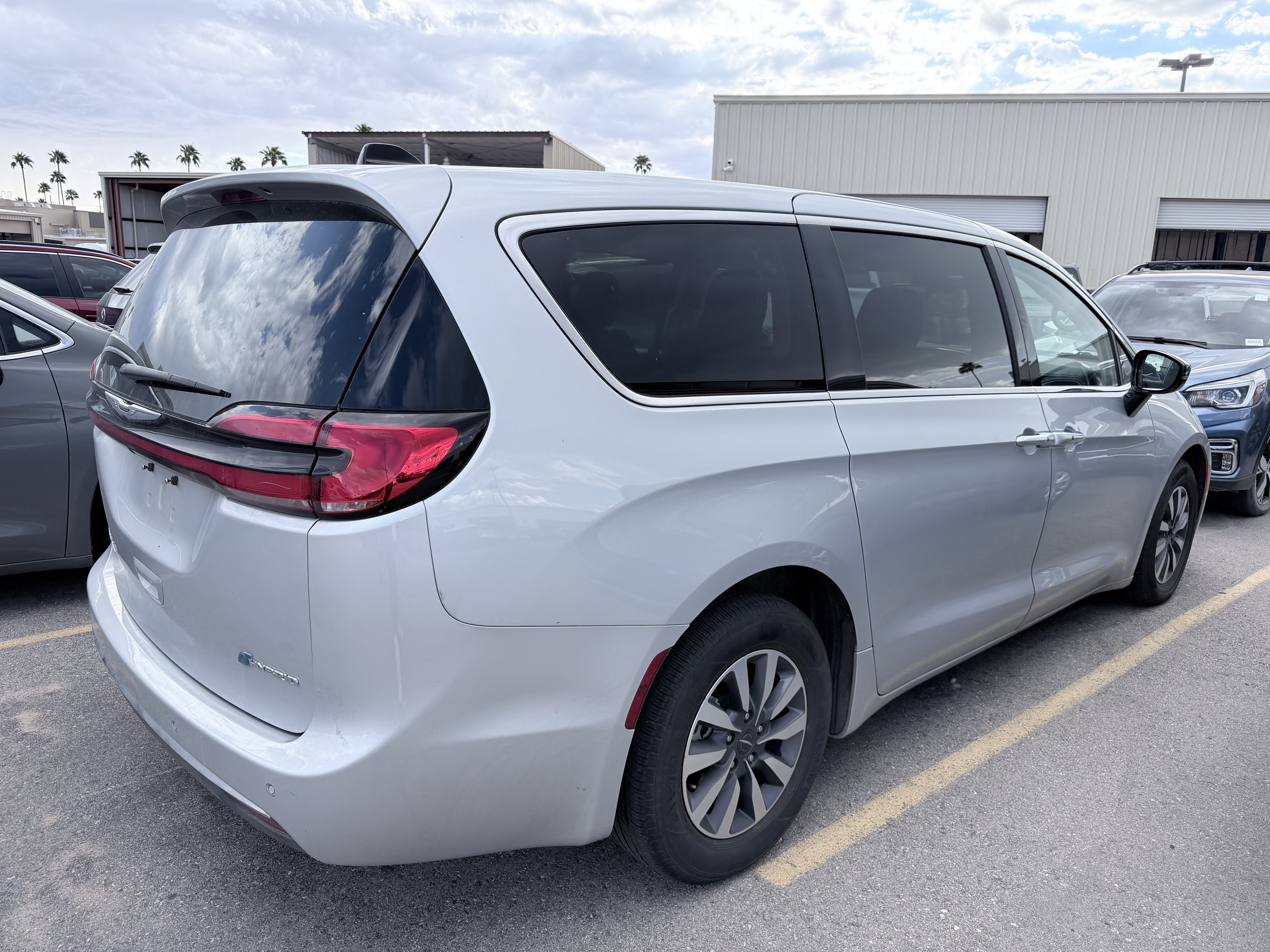 2024 Chrysler Pacifica Hybrid Select