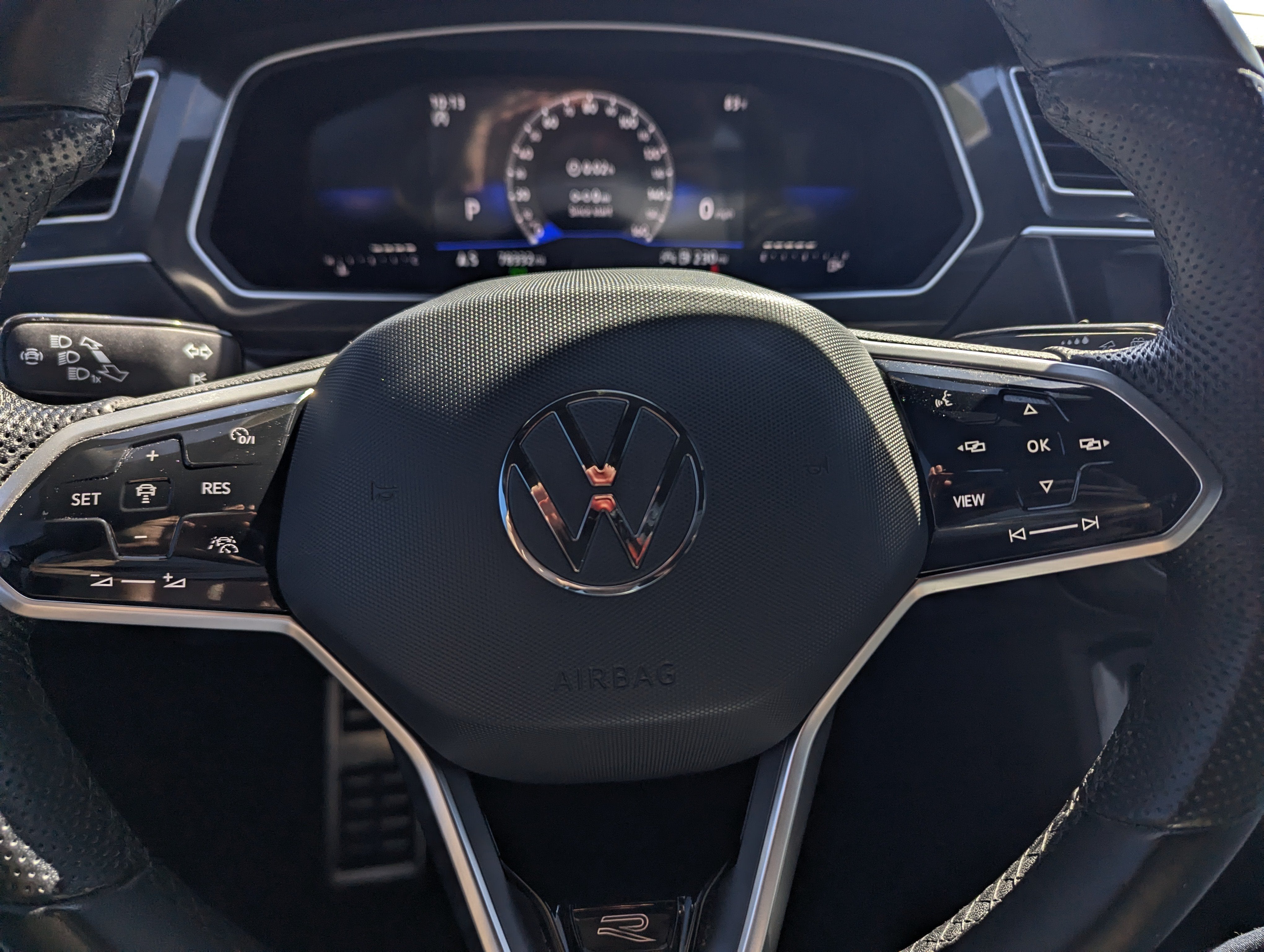 2023 Volkswagen Tiguan SE R-Line Black