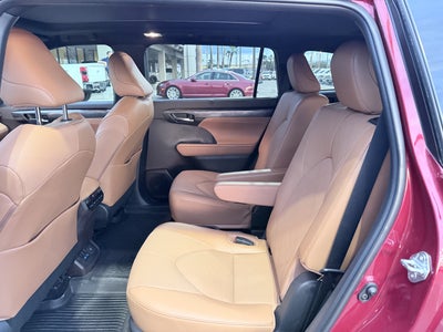 2022 Toyota Highlander Platinum
