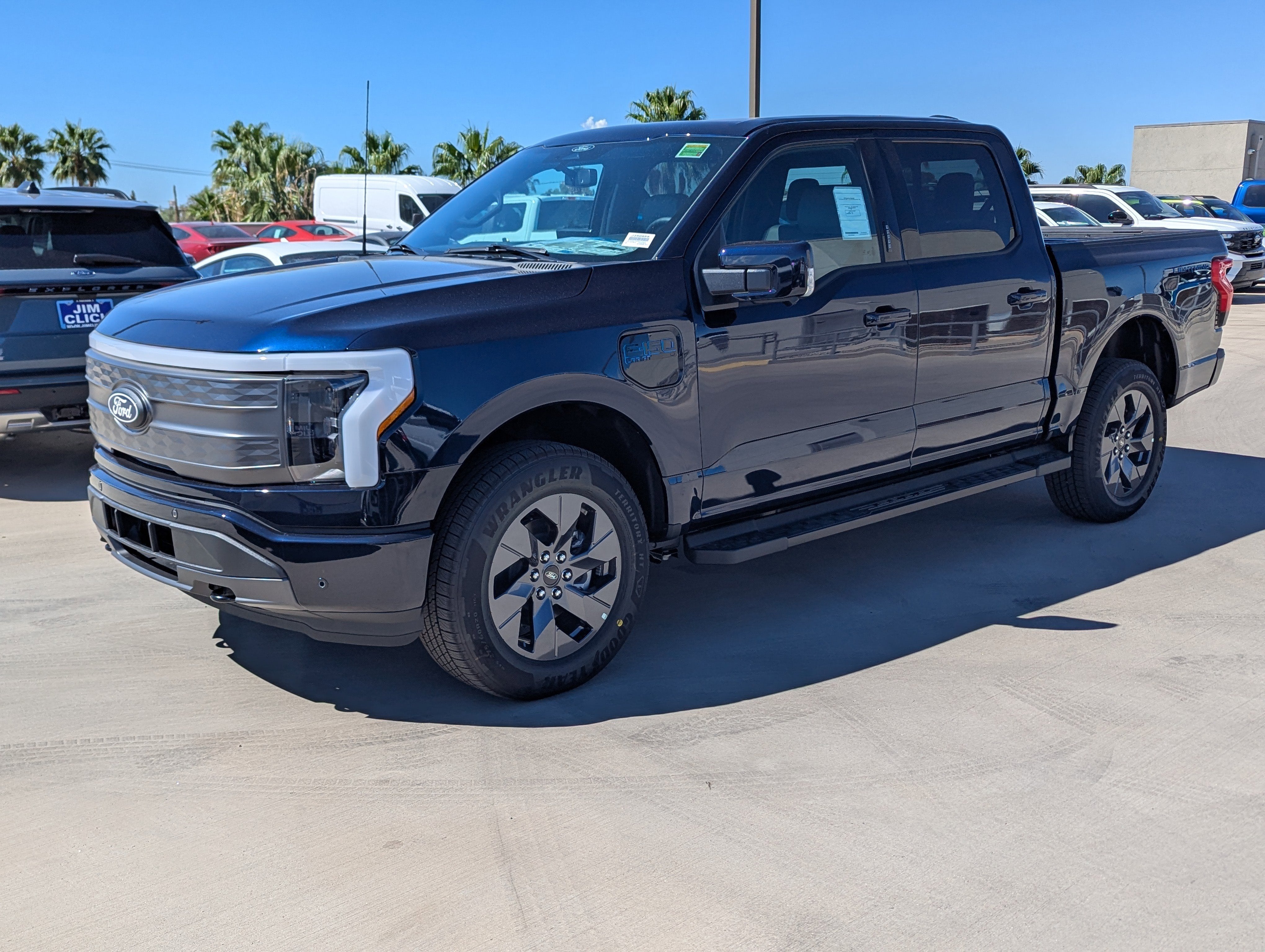 2025 Ford F-150 Lightning Lariat®