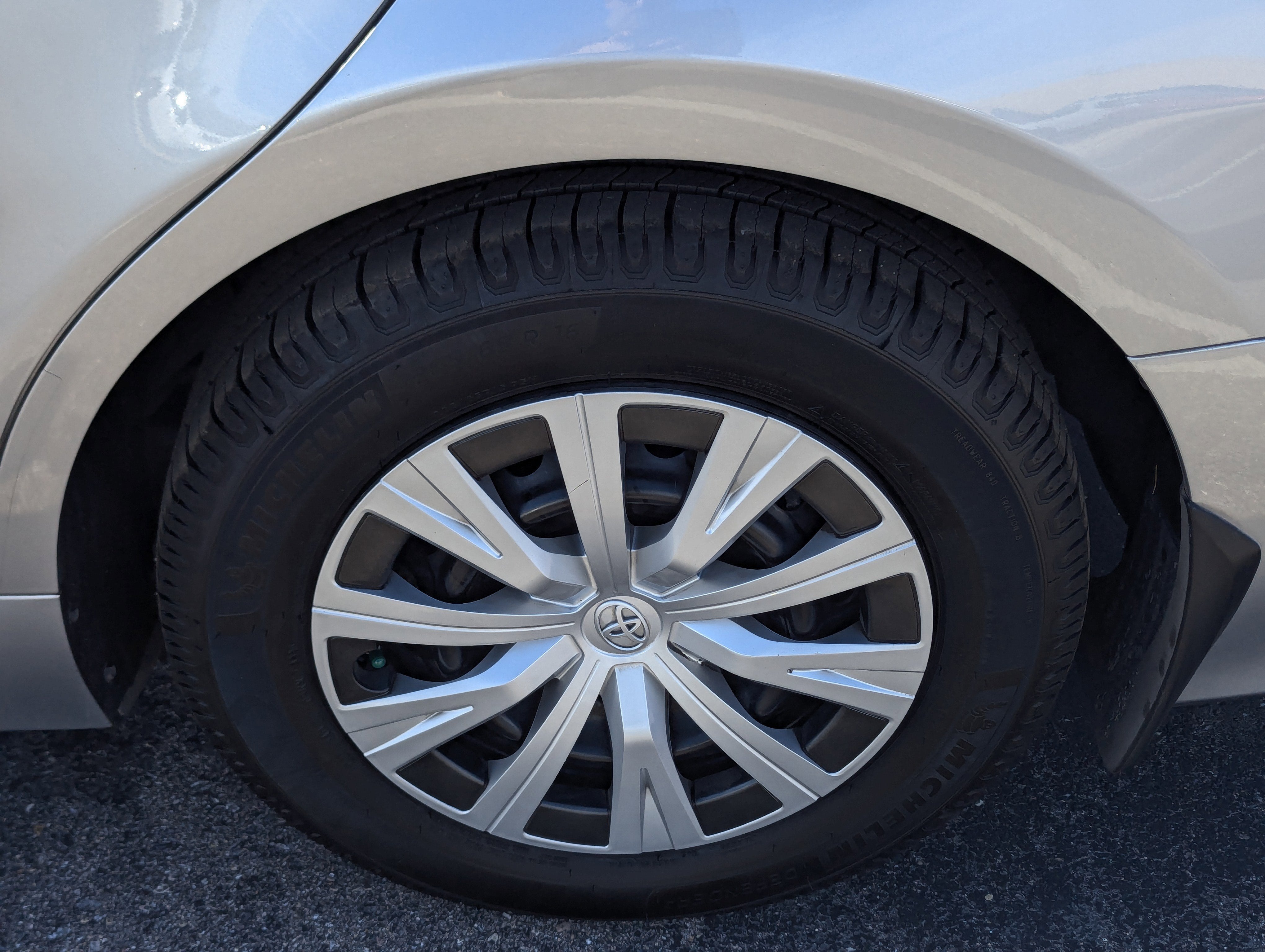 2020 Toyota Camry Hybrid LE