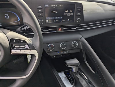 2025 Hyundai Elantra SE