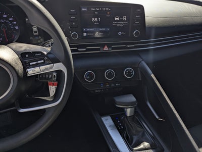 2022 Hyundai Elantra SE