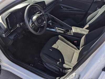 2022 Hyundai Elantra SE