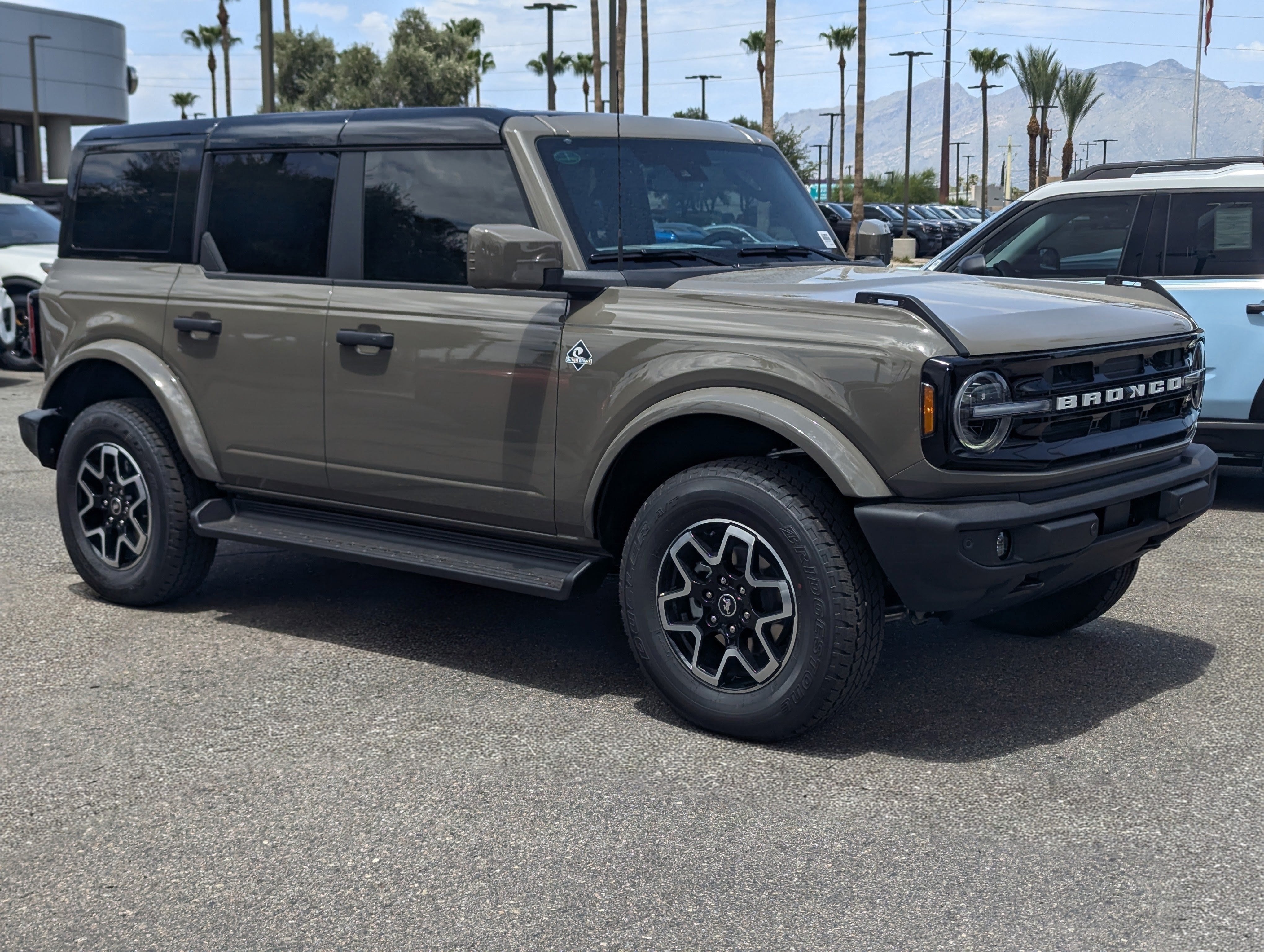 2026 Ford Bronco Outer Banks