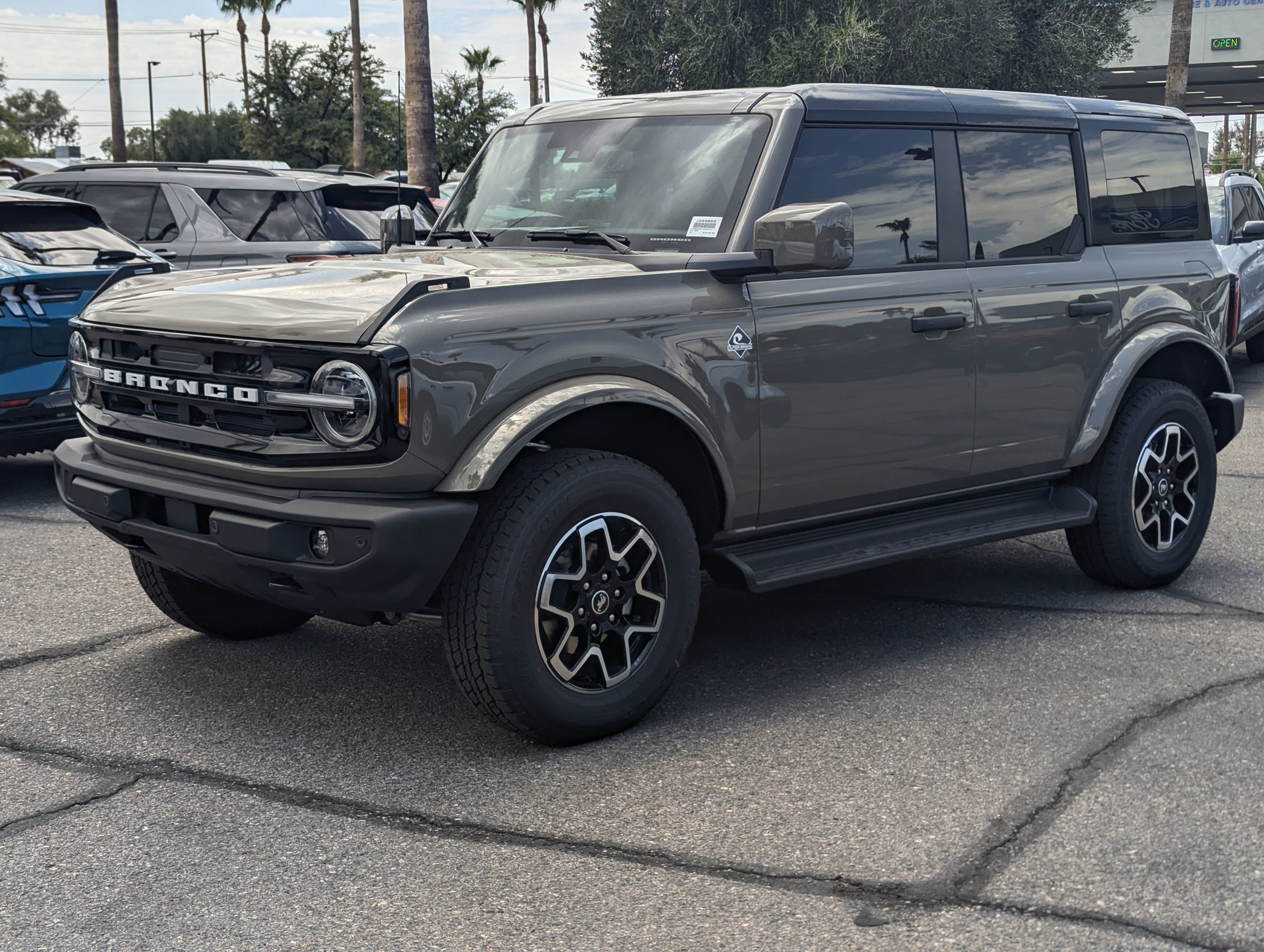 2026 Ford Bronco Outer Banks