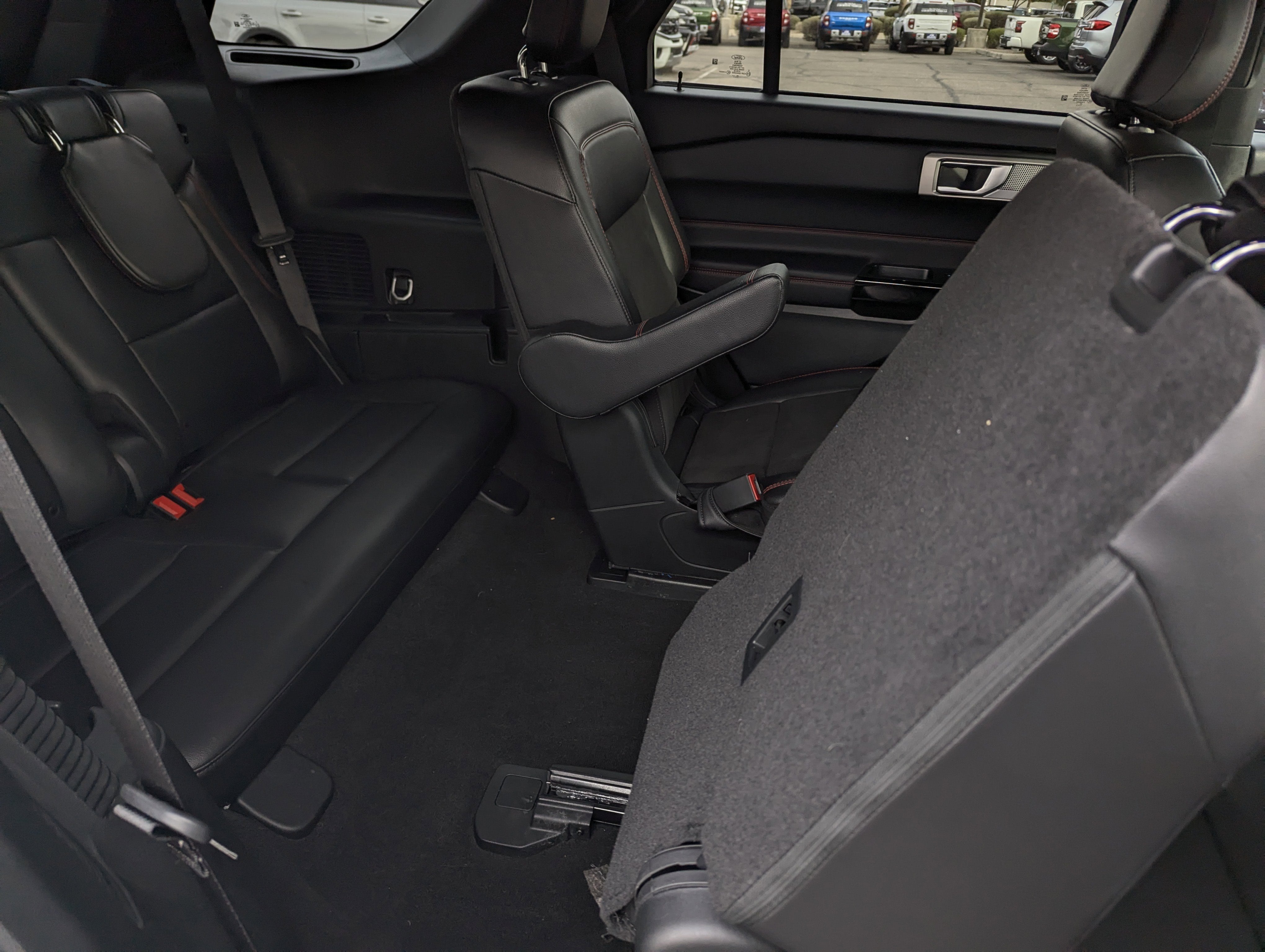 2024 Ford Explorer ST-Line