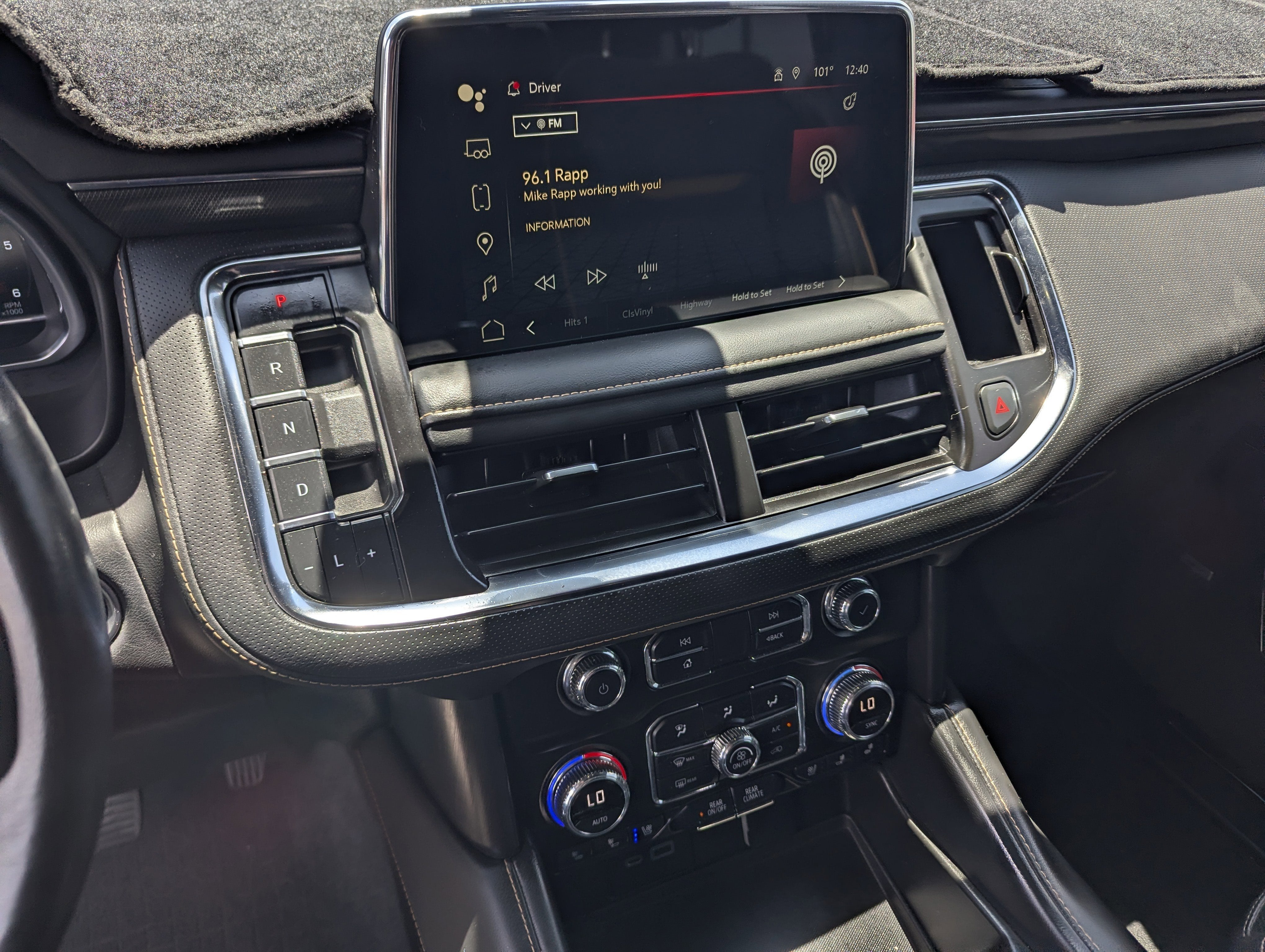 2022 GMC Yukon XL AT4
