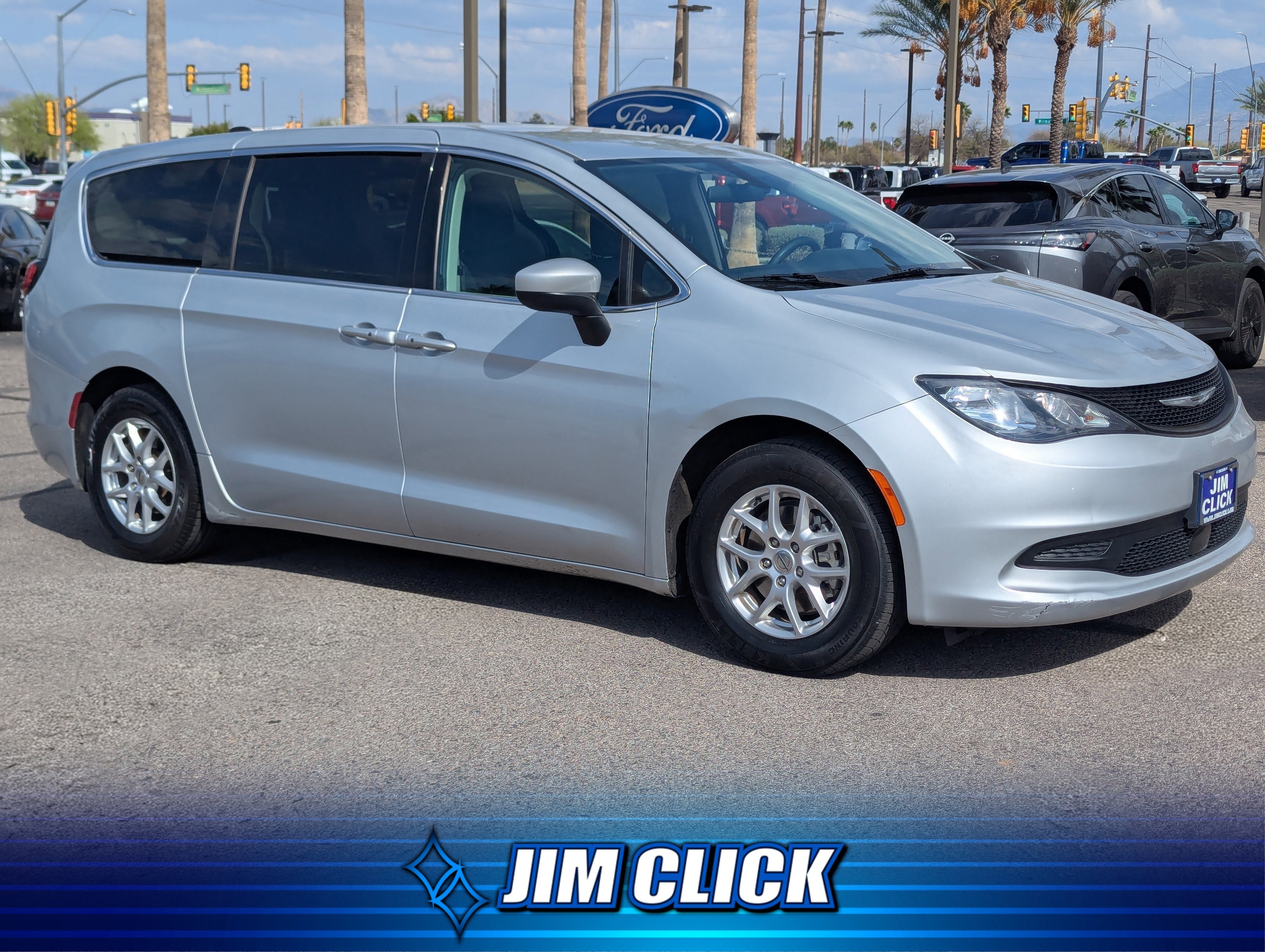 2022 Chrysler Voyager LX