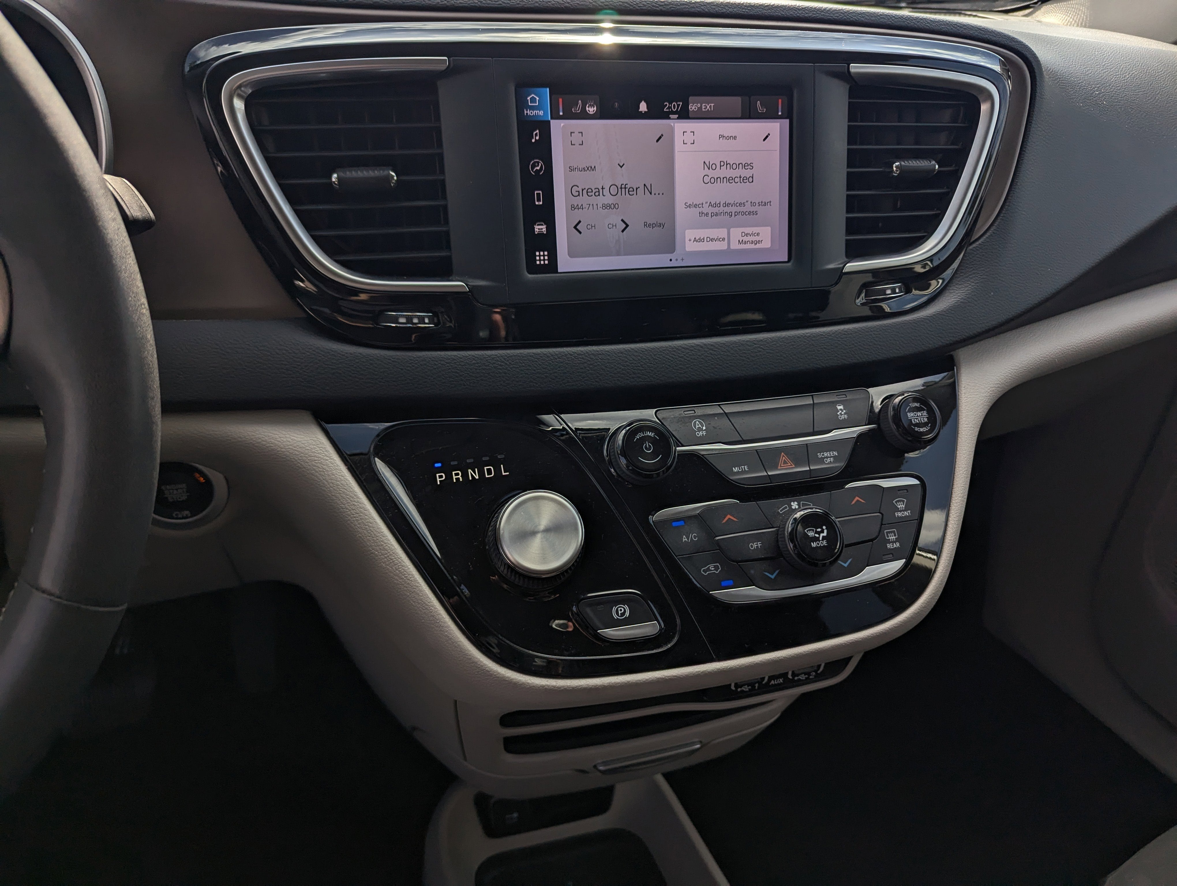 2022 Chrysler Voyager LX