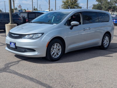 2022 Chrysler Voyager LX
