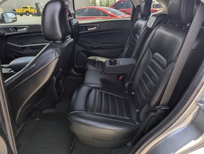 2022 Ford Edge Base