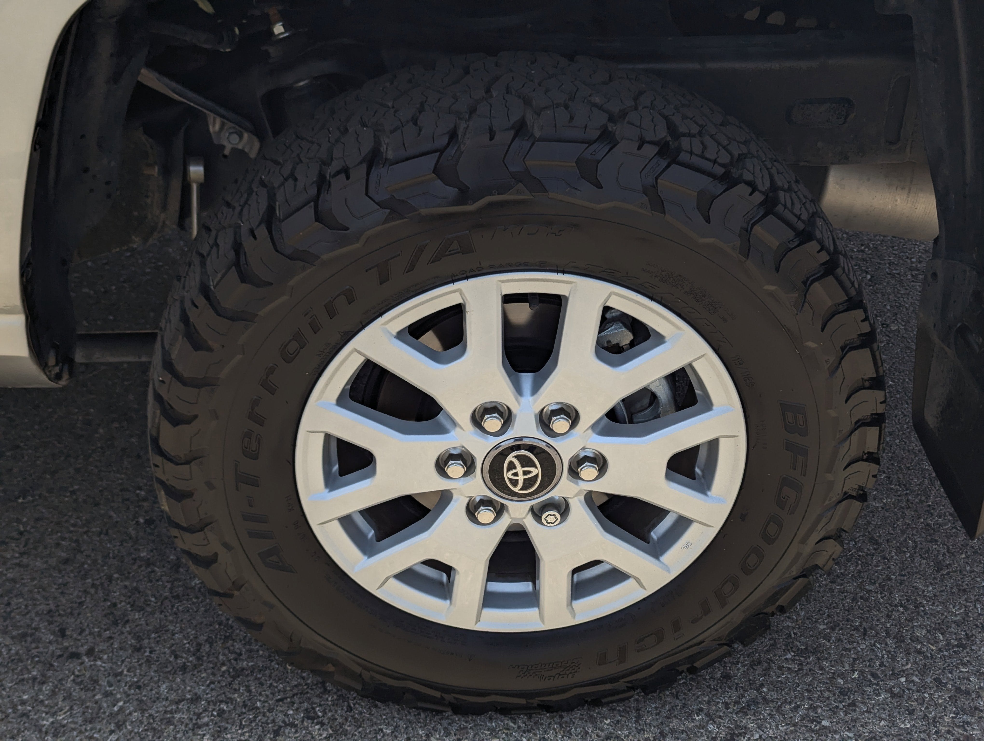 2025 Toyota Tacoma 4WD SR5