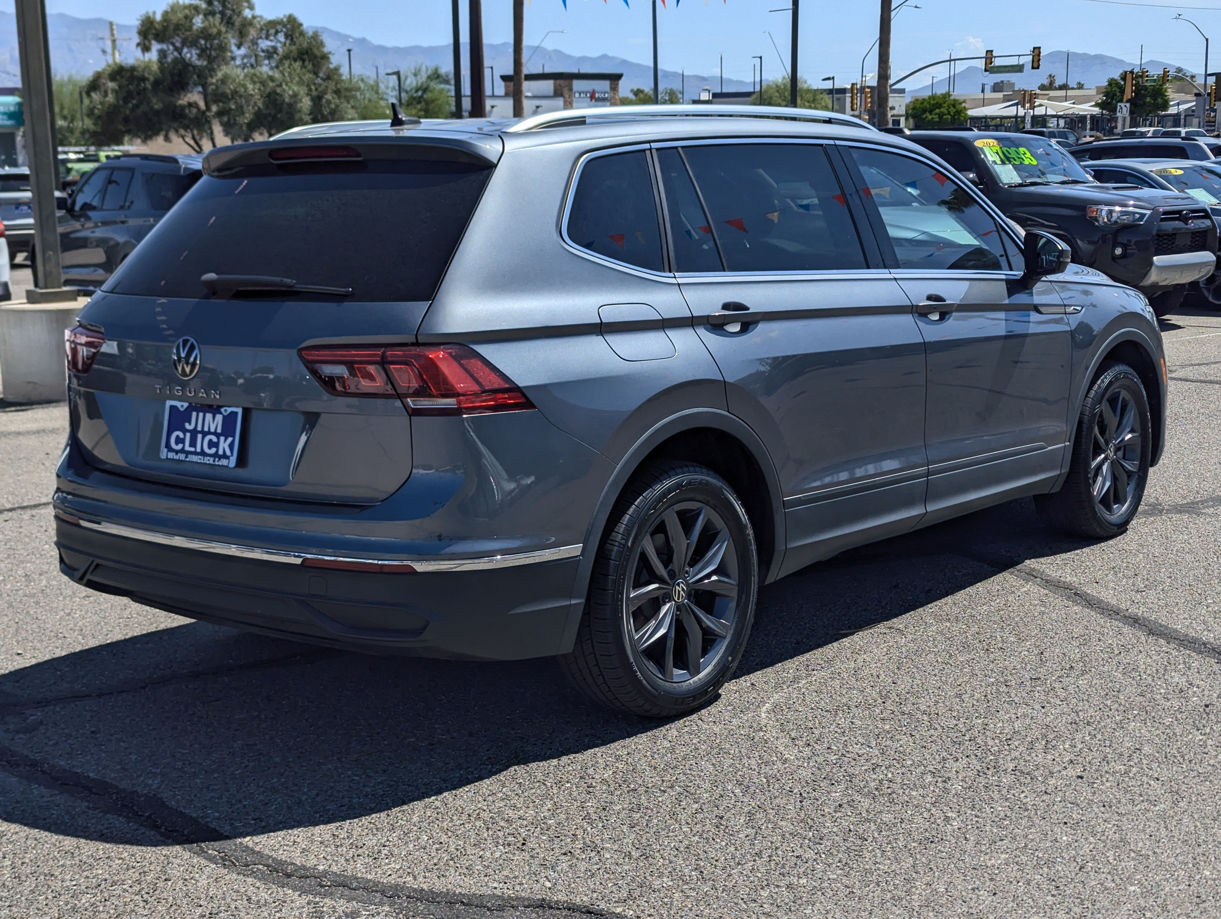 2023 Volkswagen Tiguan SE