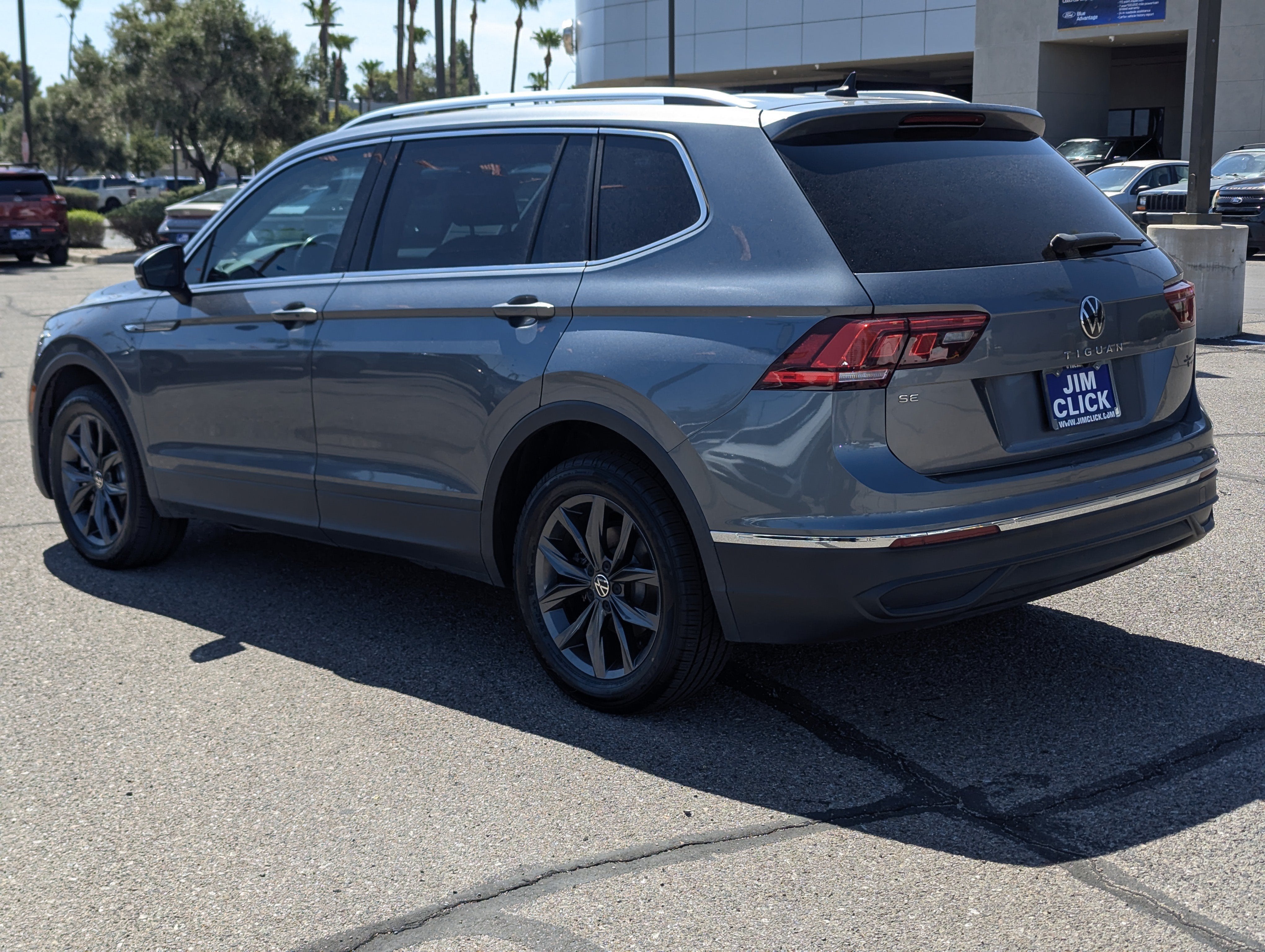 2023 Volkswagen Tiguan SE