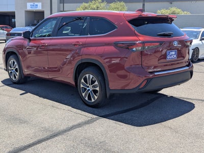 2024 Toyota Highlander Hybrid XLE