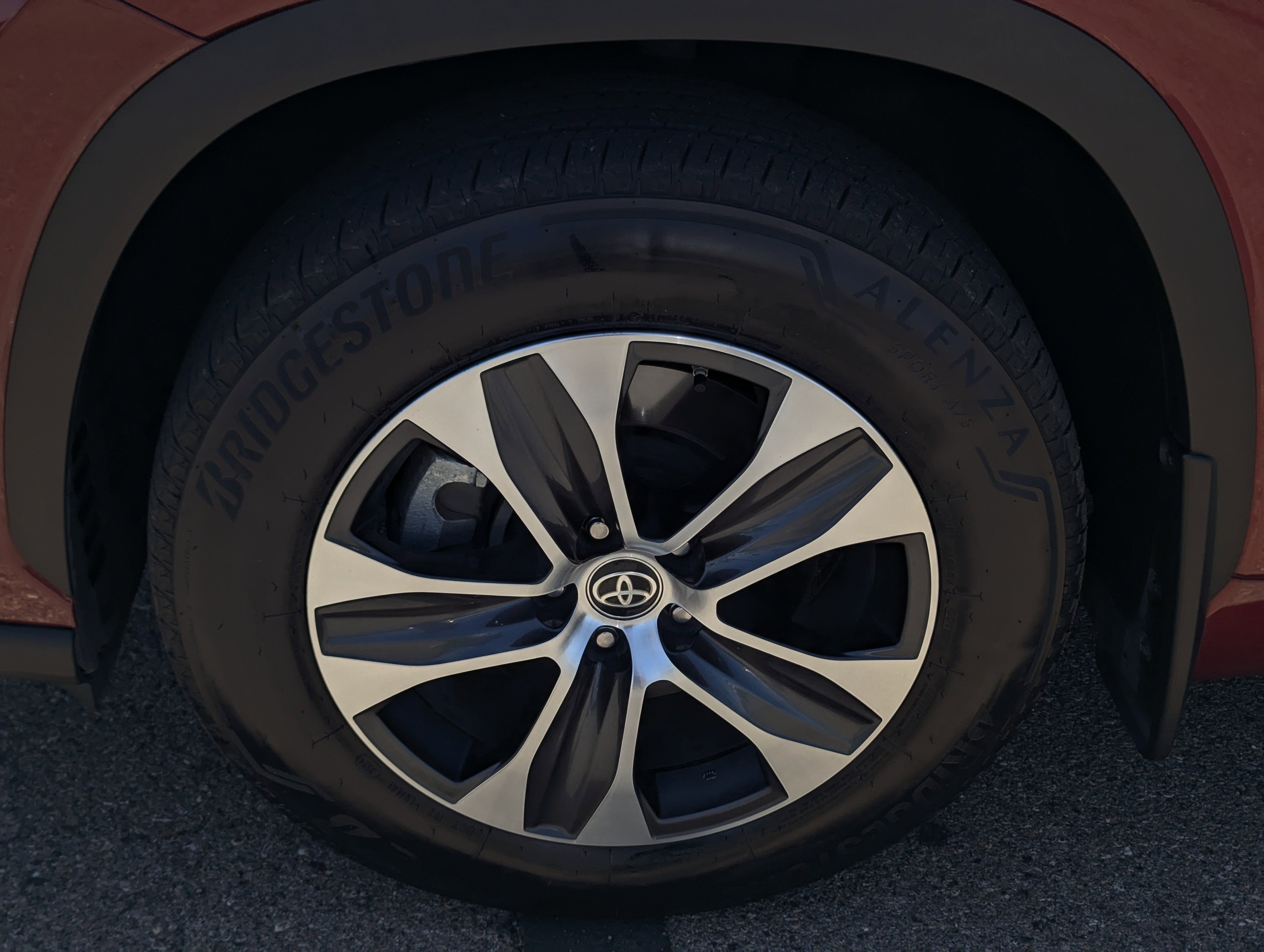 2024 Toyota Highlander Hybrid XLE