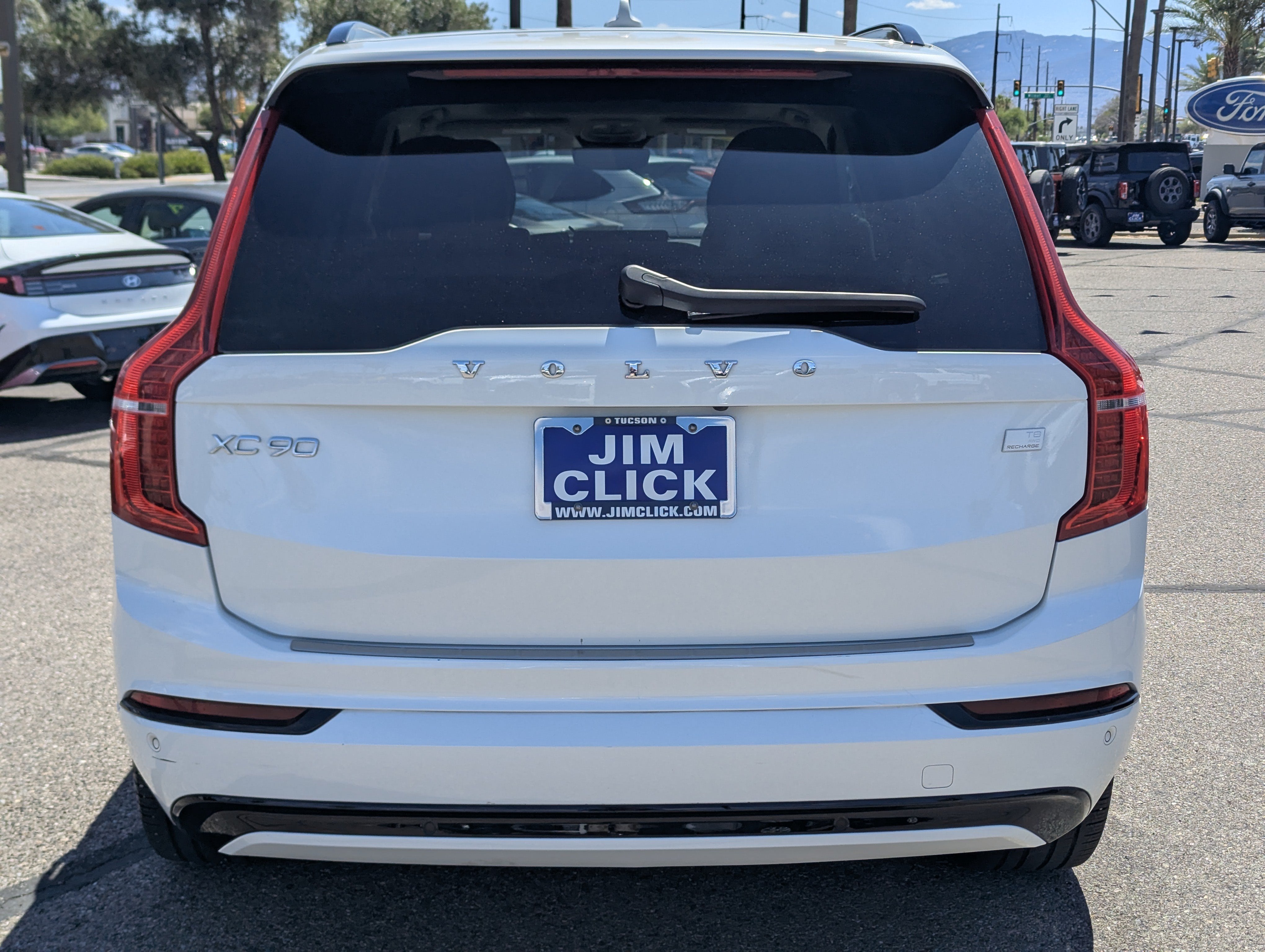 2023 Volvo XC90 Recharge Plug-In Hybrid Ultimate Dark Theme