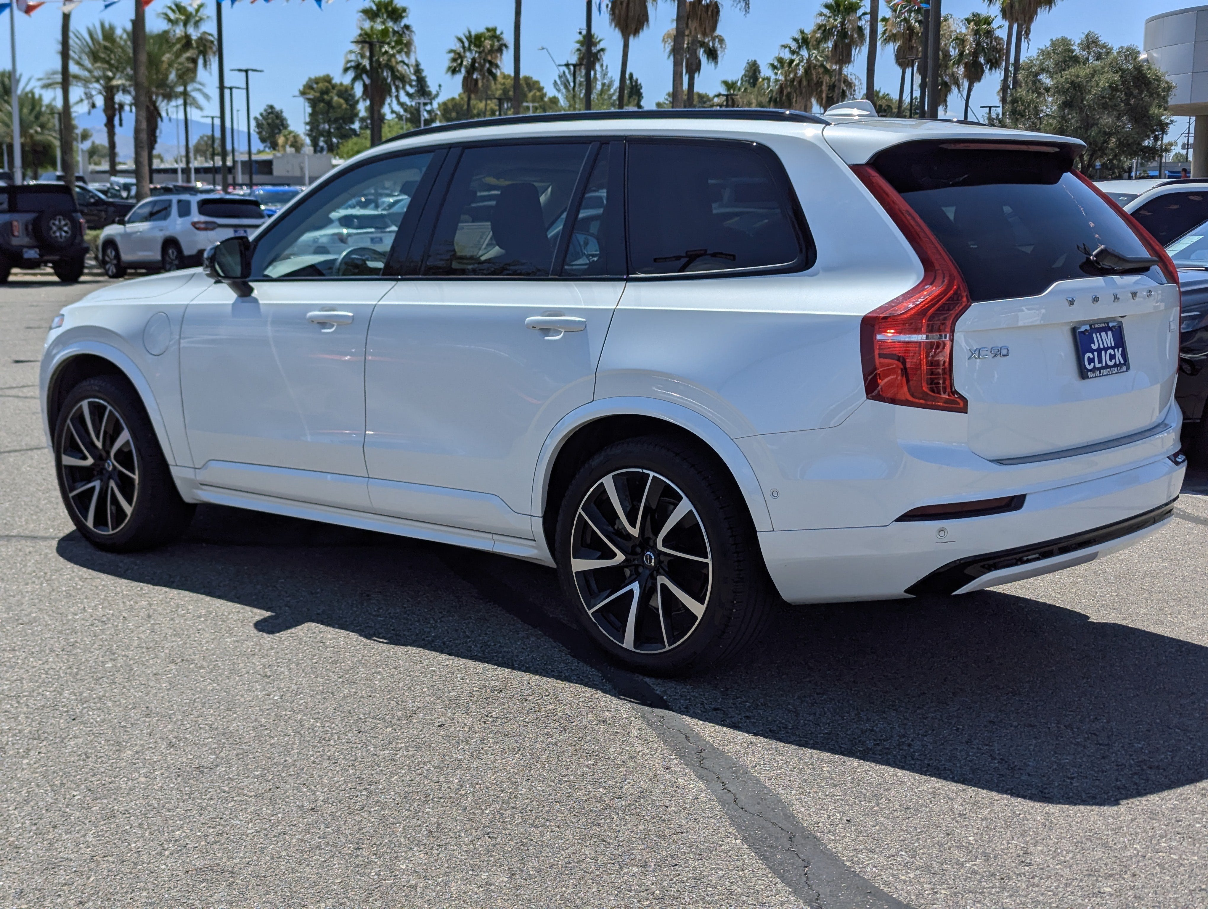 2023 Volvo XC90 Recharge Plug-In Hybrid Ultimate Dark Theme