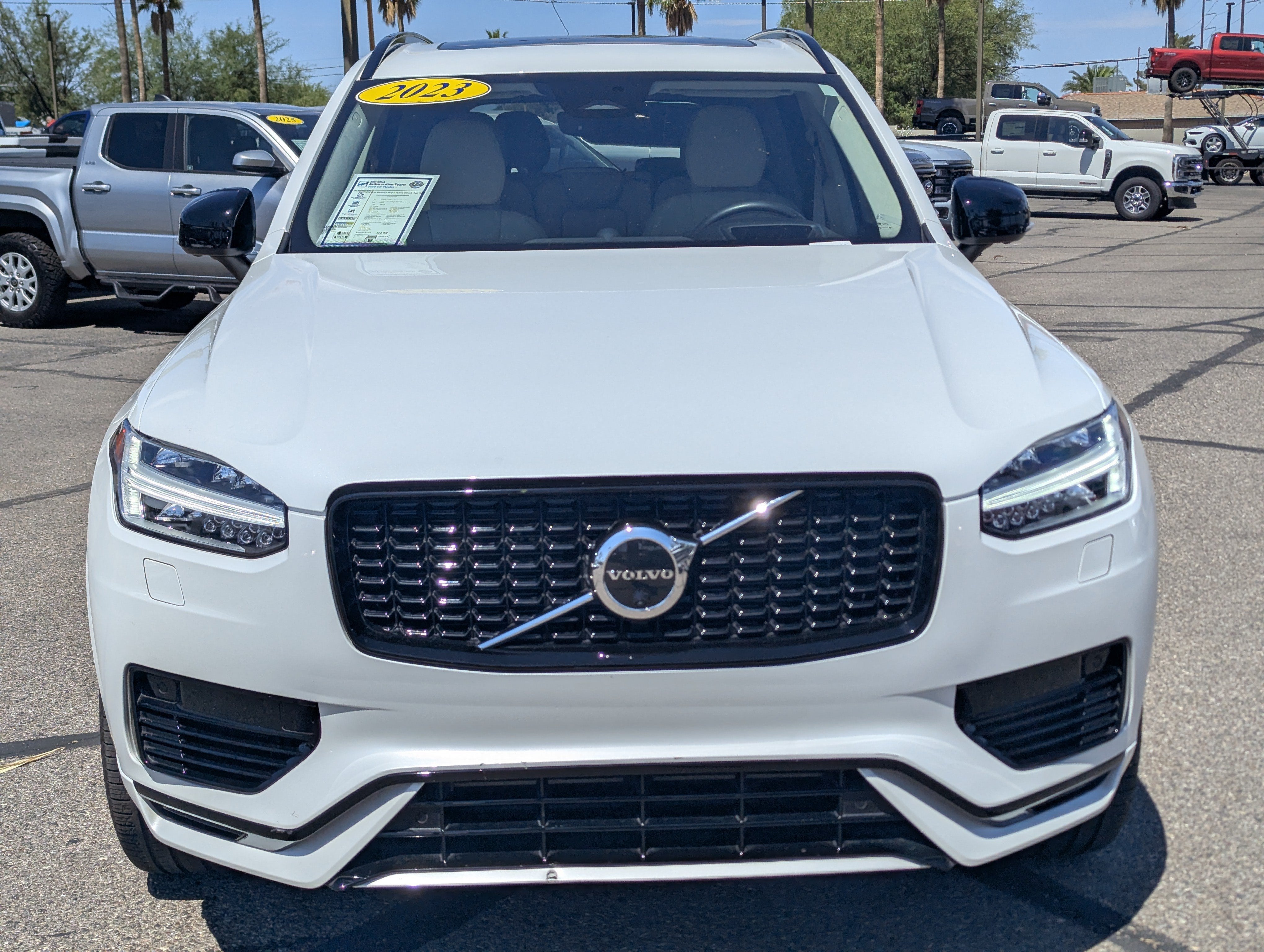 2023 Volvo XC90 Recharge Plug-In Hybrid Ultimate Dark Theme