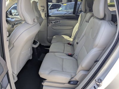 2023 Volvo XC90 Recharge Plug-In Hybrid Ultimate Dark Theme