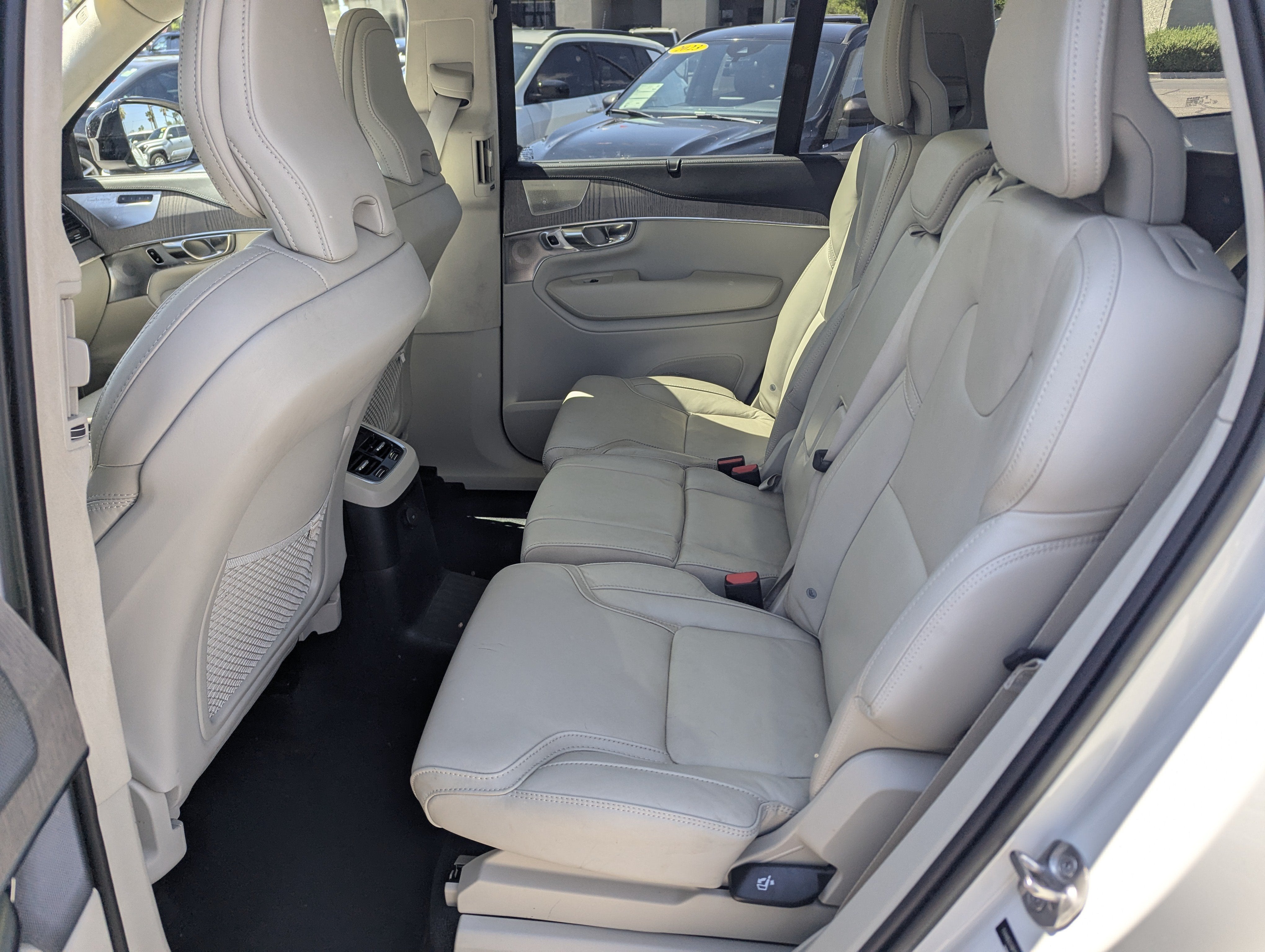 2023 Volvo XC90 Recharge Plug-In Hybrid Ultimate Dark Theme