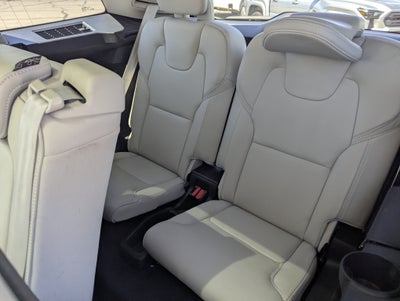 2023 Volvo XC90 Recharge Plug-In Hybrid Ultimate Dark Theme