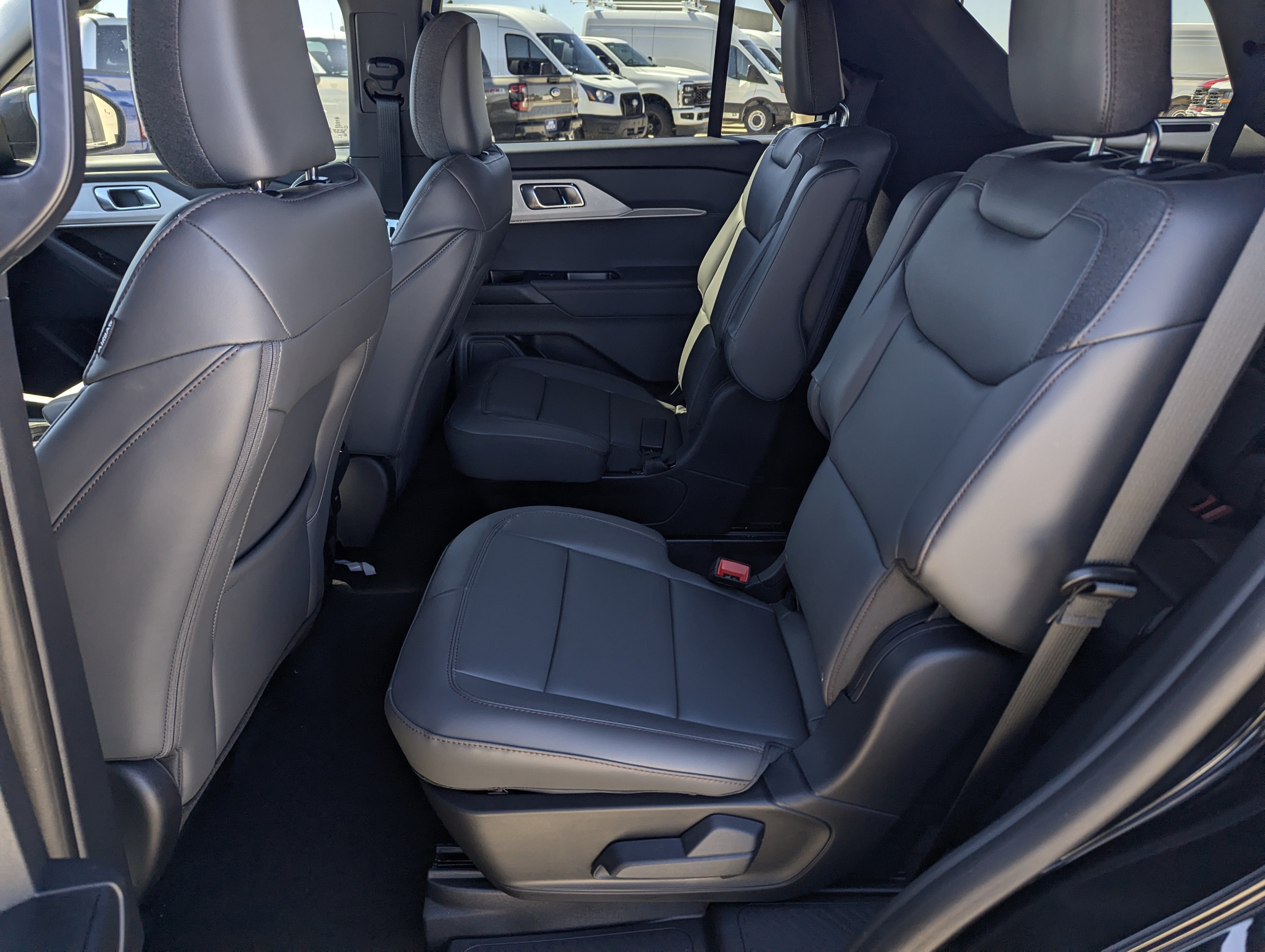 2027 Ford Explorer Active w/200A Pkg