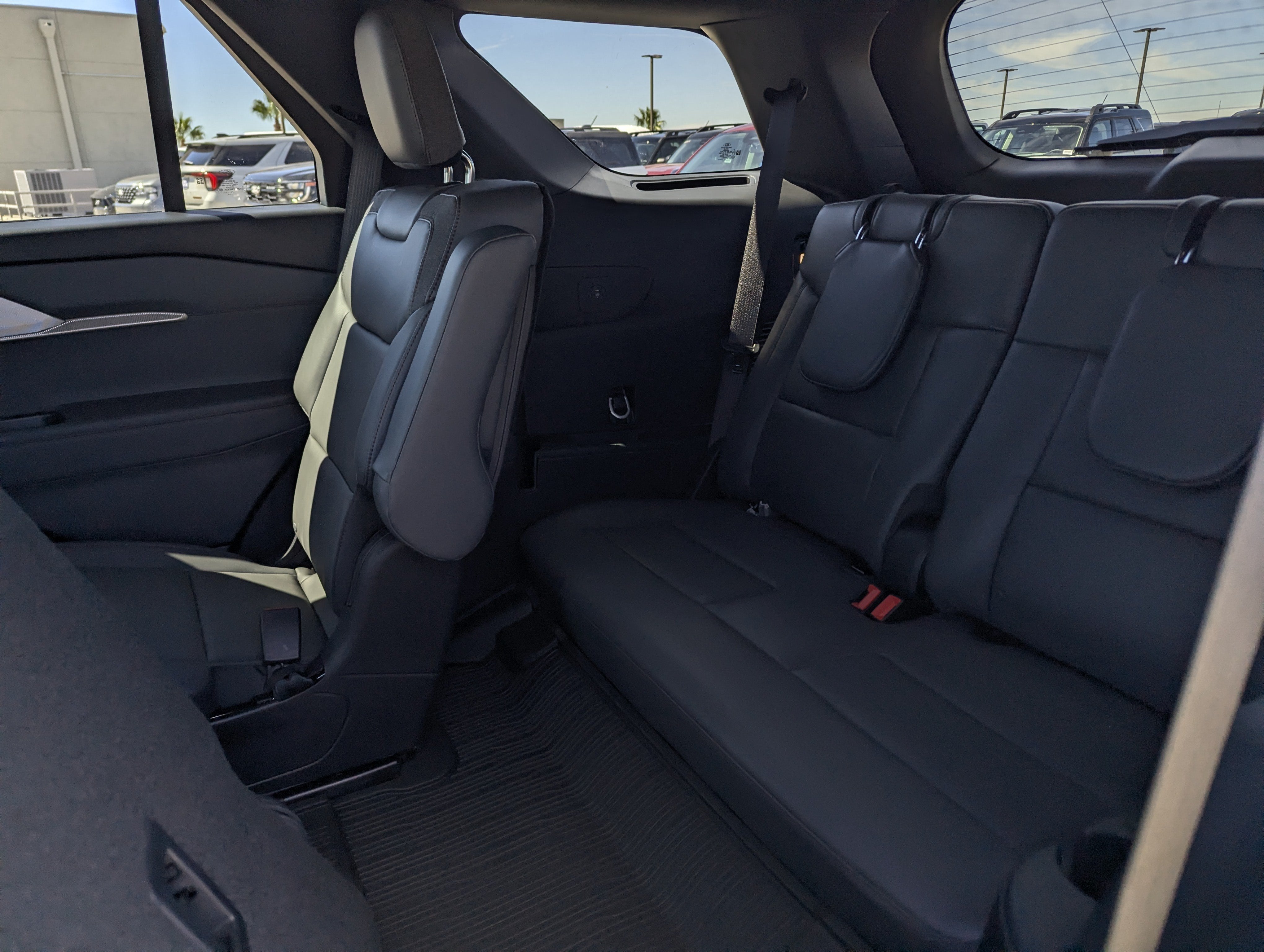 2027 Ford Explorer Active w/200A Pkg